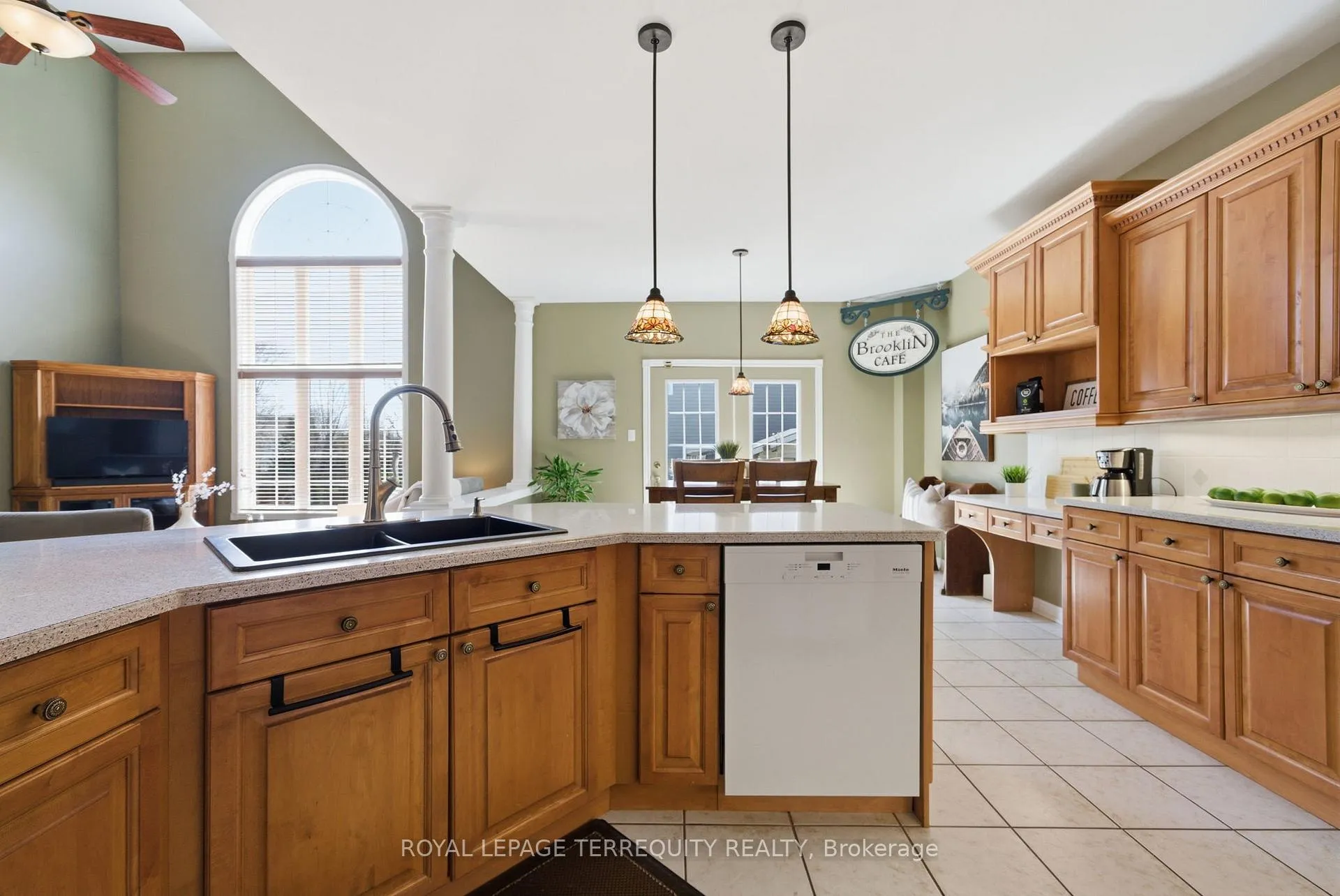 Photo 17 of 20 Selkirk Drive, Whitby, Brooklin — HOMEH