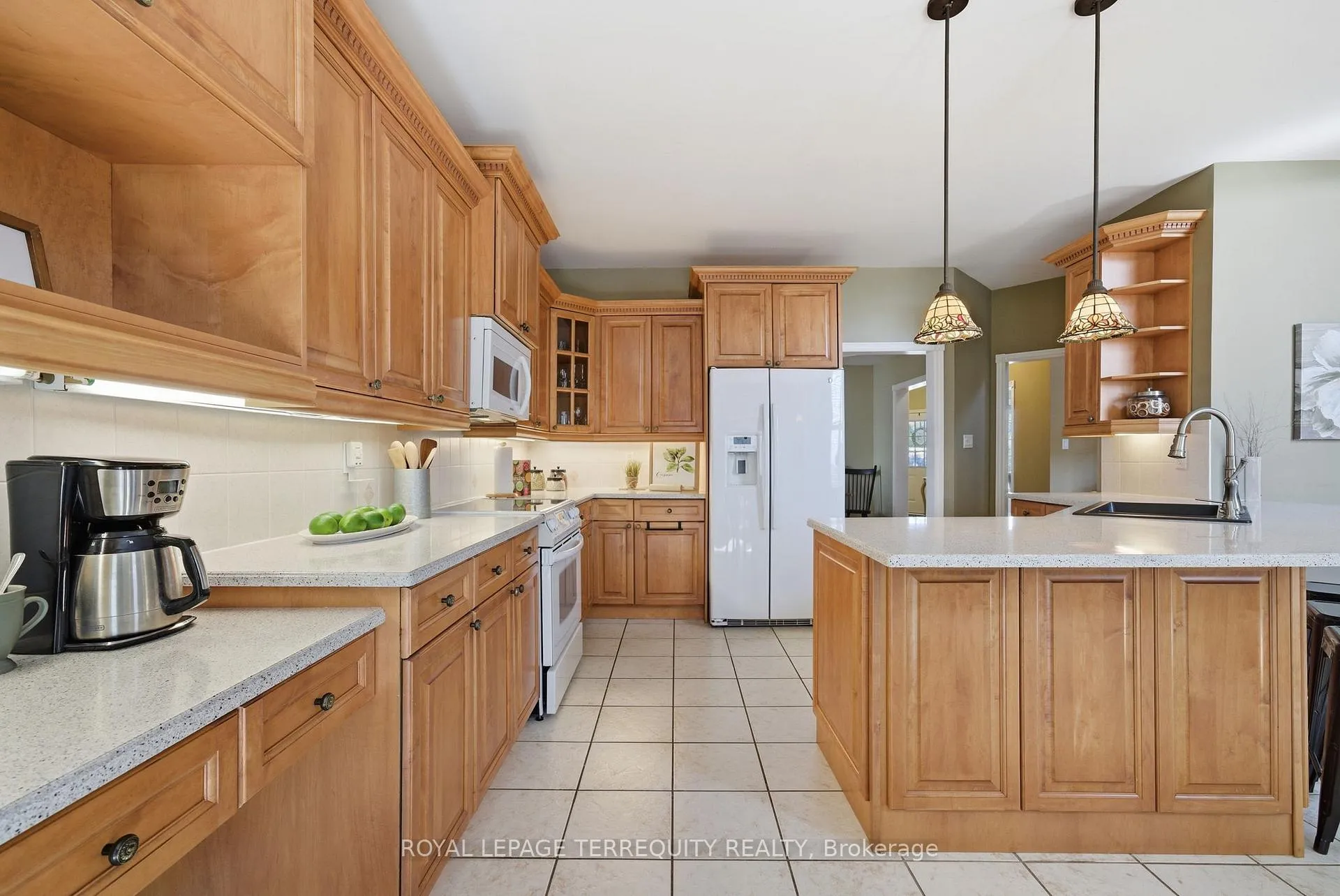 Photo 18 of 20 Selkirk Drive, Whitby, Brooklin — HOMEH