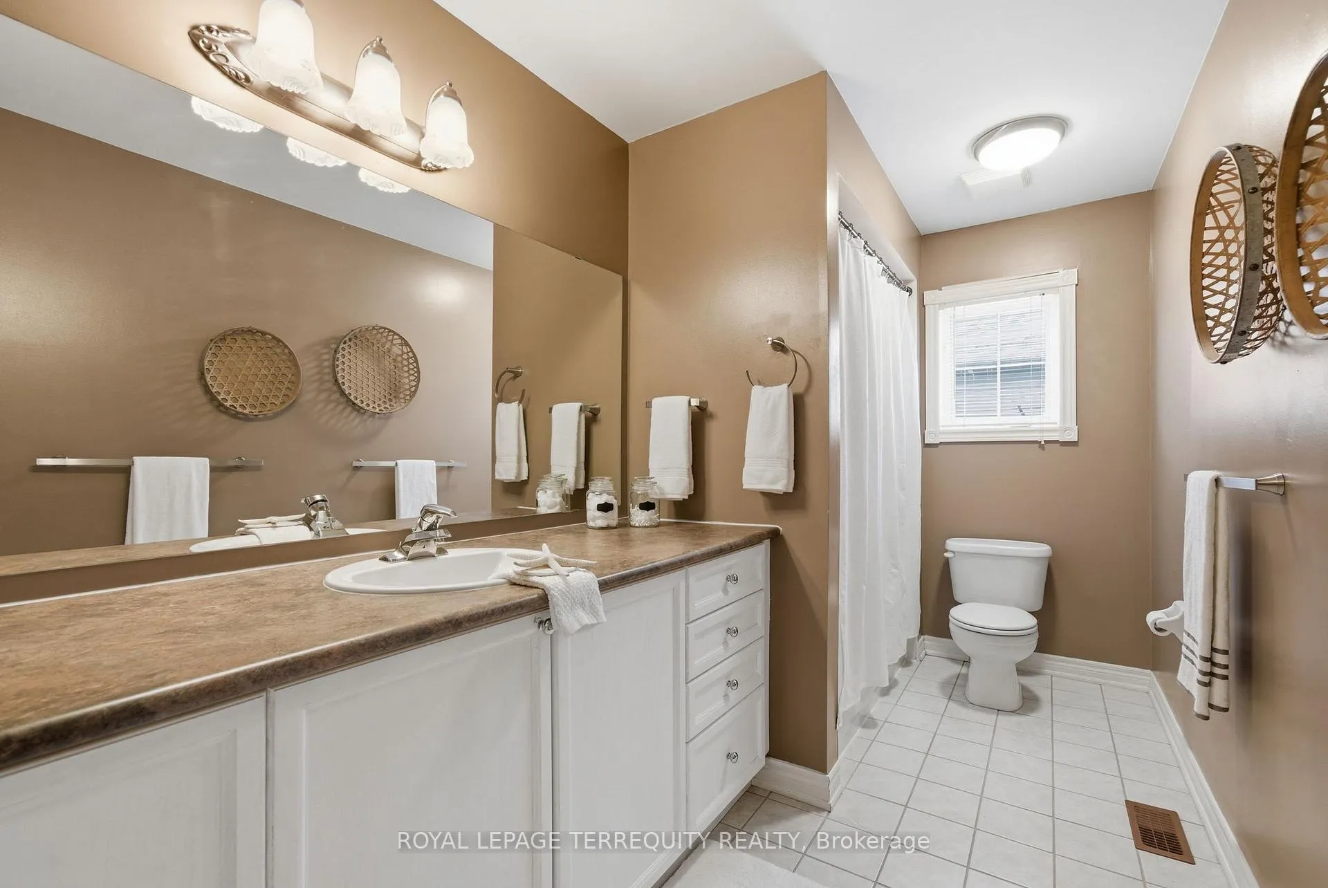 Photo 32 of 20 Selkirk Drive, Whitby, Brooklin — HOMEH
