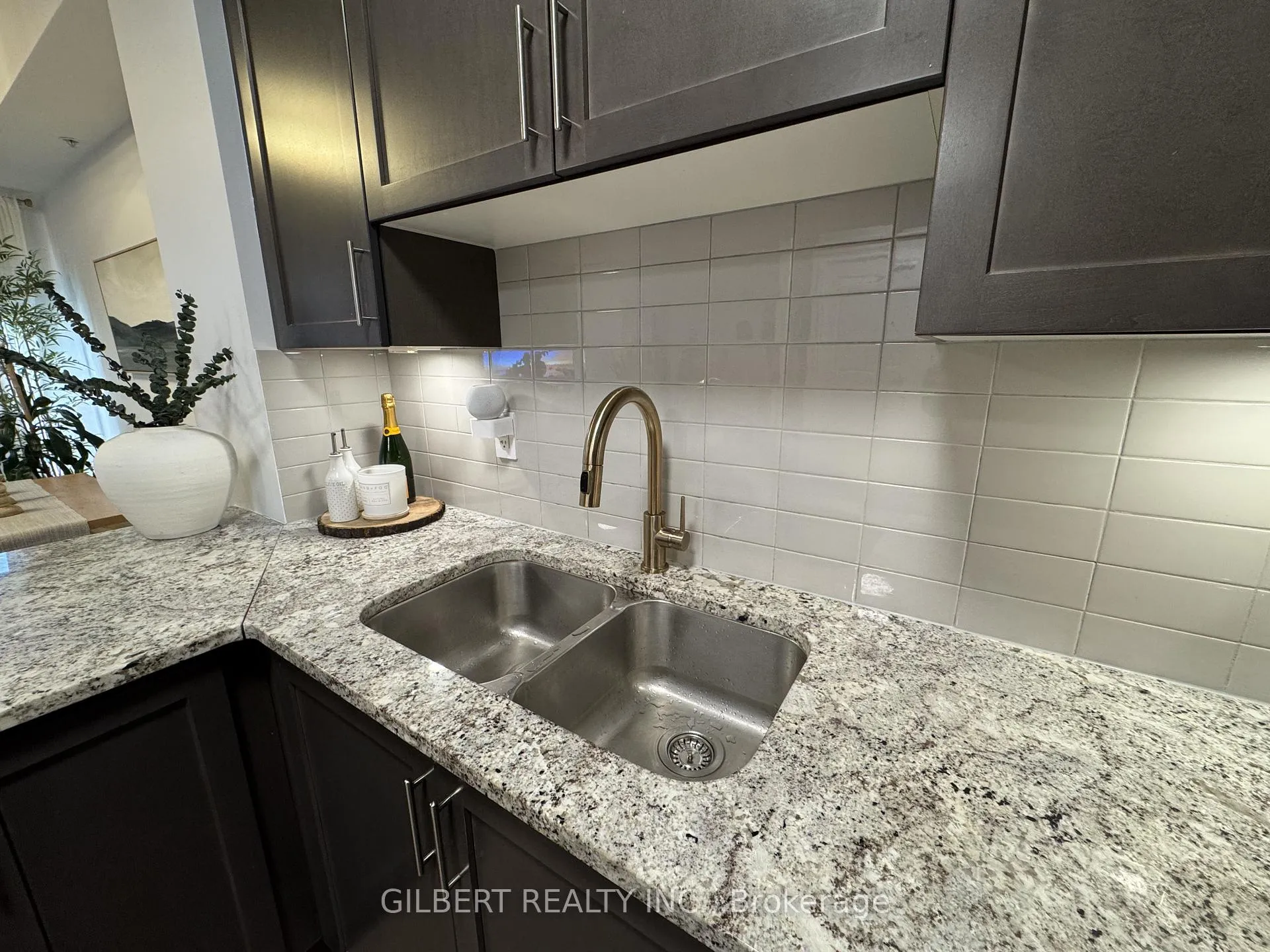 Photo 9 of Unit 907, 9255 Jane Street, Vaughan, Maple — HOMEH
