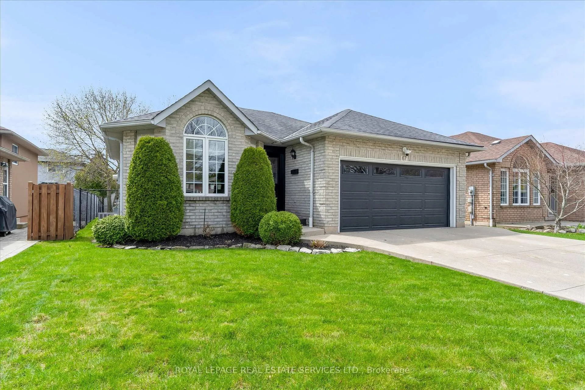 Photo 2 of 67 Loneoak Crescent, Hamilton, Stoney Creek Mountain — HOMEH