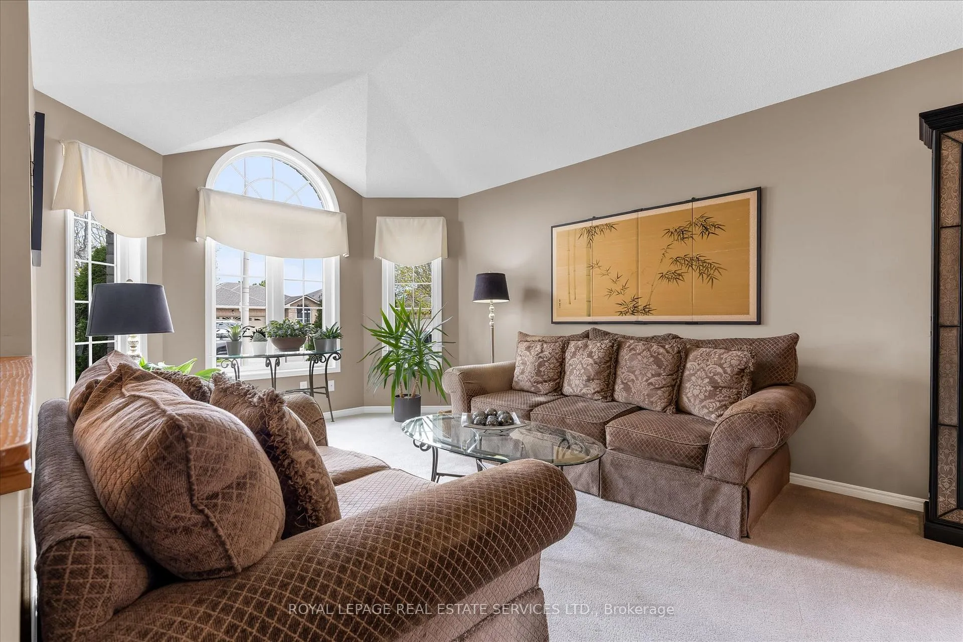 Photo 5 of 67 Loneoak Crescent, Hamilton, Stoney Creek Mountain — HOMEH
