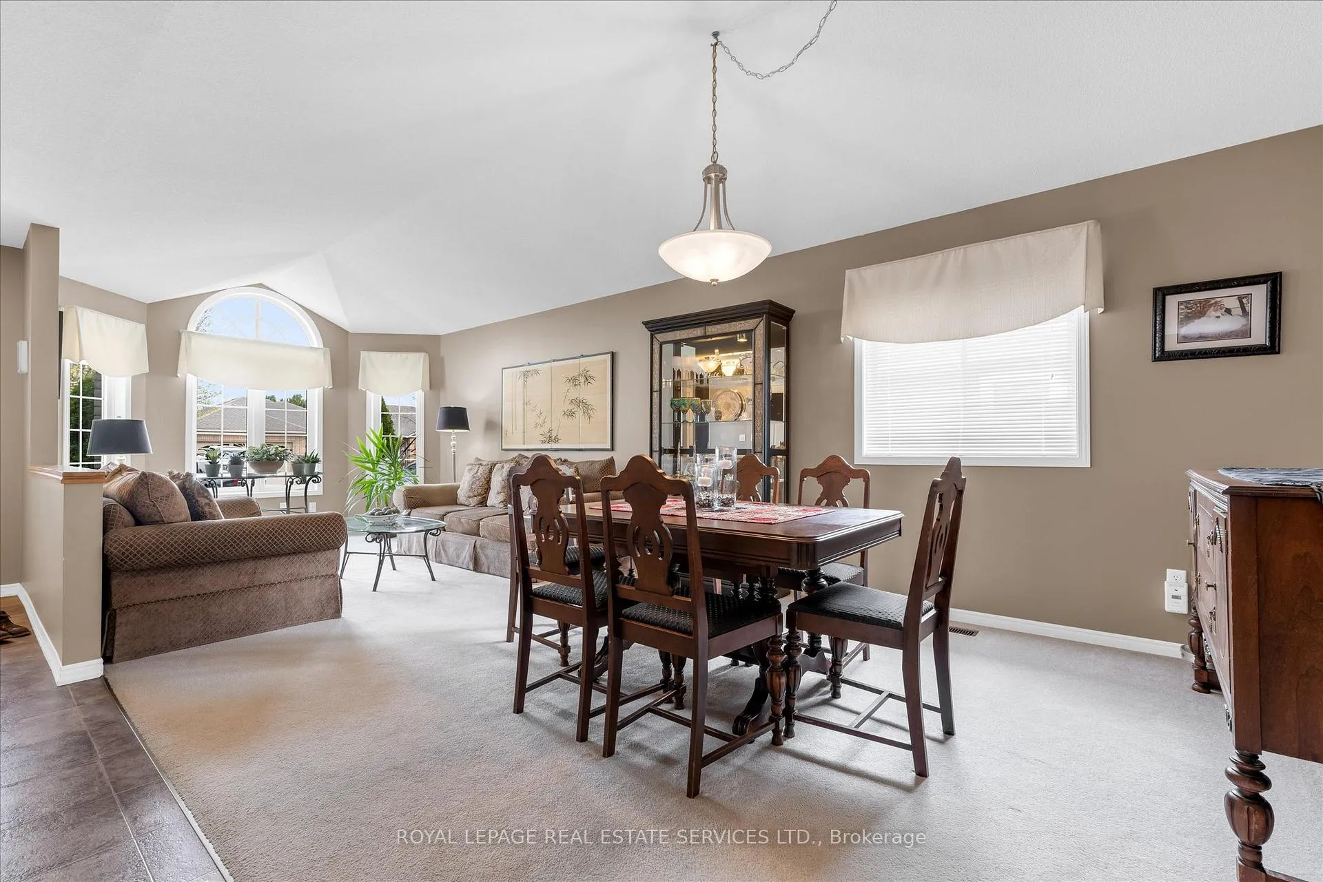 Photo 8 of 67 Loneoak Crescent, Hamilton, Stoney Creek Mountain — HOMEH