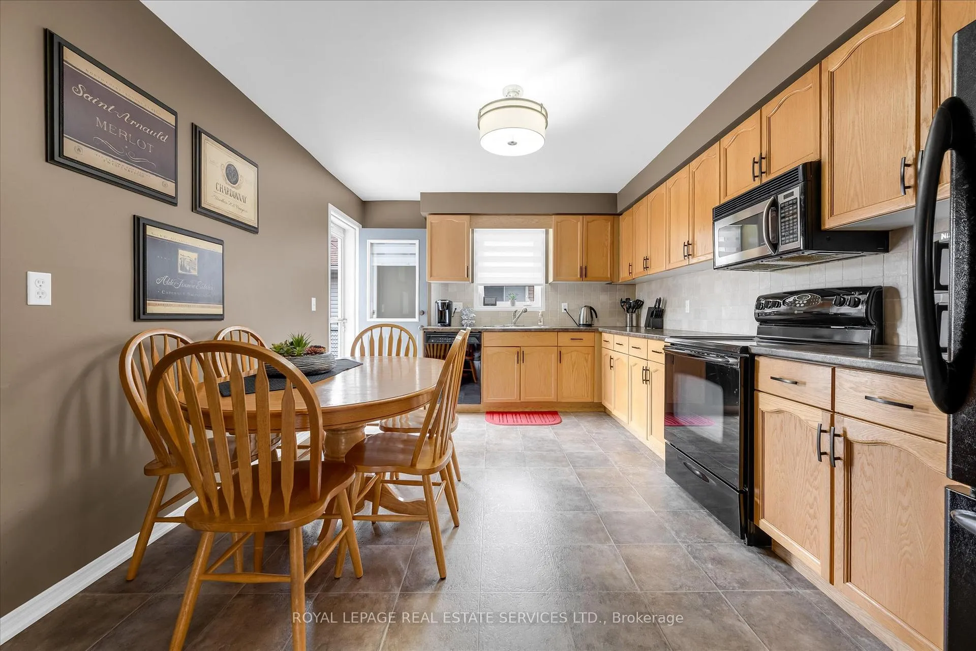 Photo 9 of 67 Loneoak Crescent, Hamilton, Stoney Creek Mountain — HOMEH