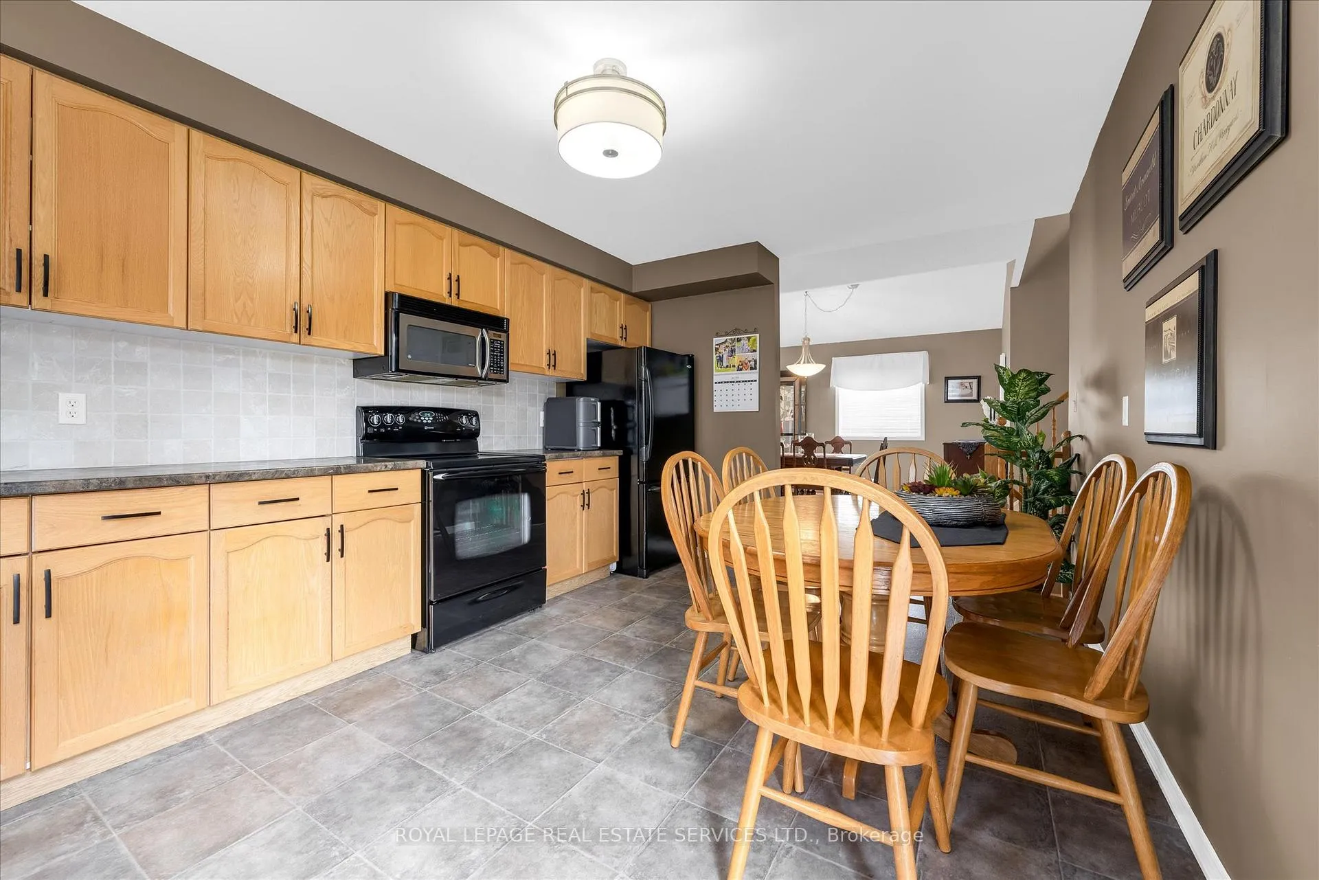Photo 11 of 67 Loneoak Crescent, Hamilton, Stoney Creek Mountain — HOMEH