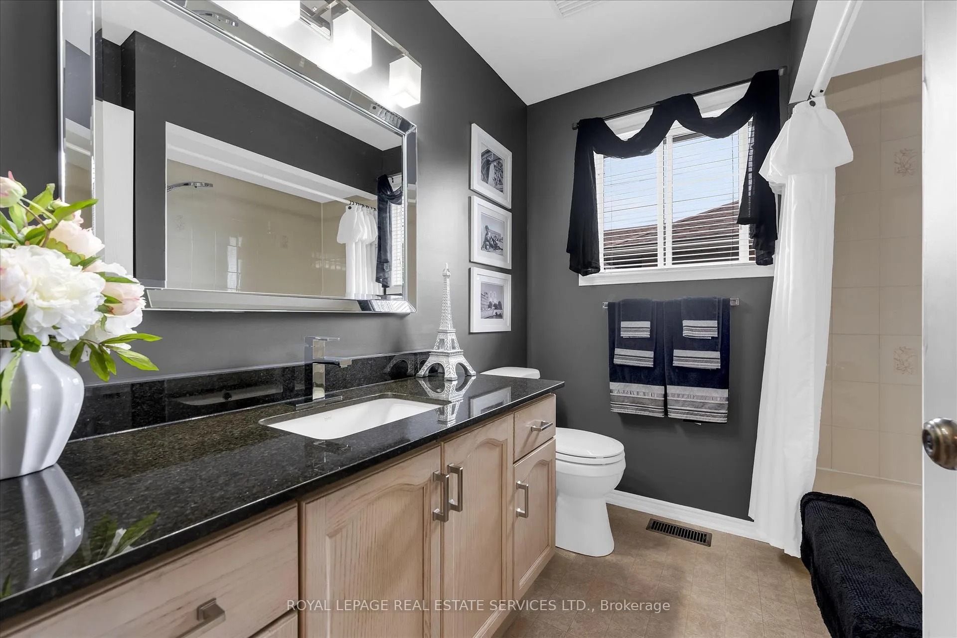 Photo 19 of 67 Loneoak Crescent, Hamilton, Stoney Creek Mountain — HOMEH