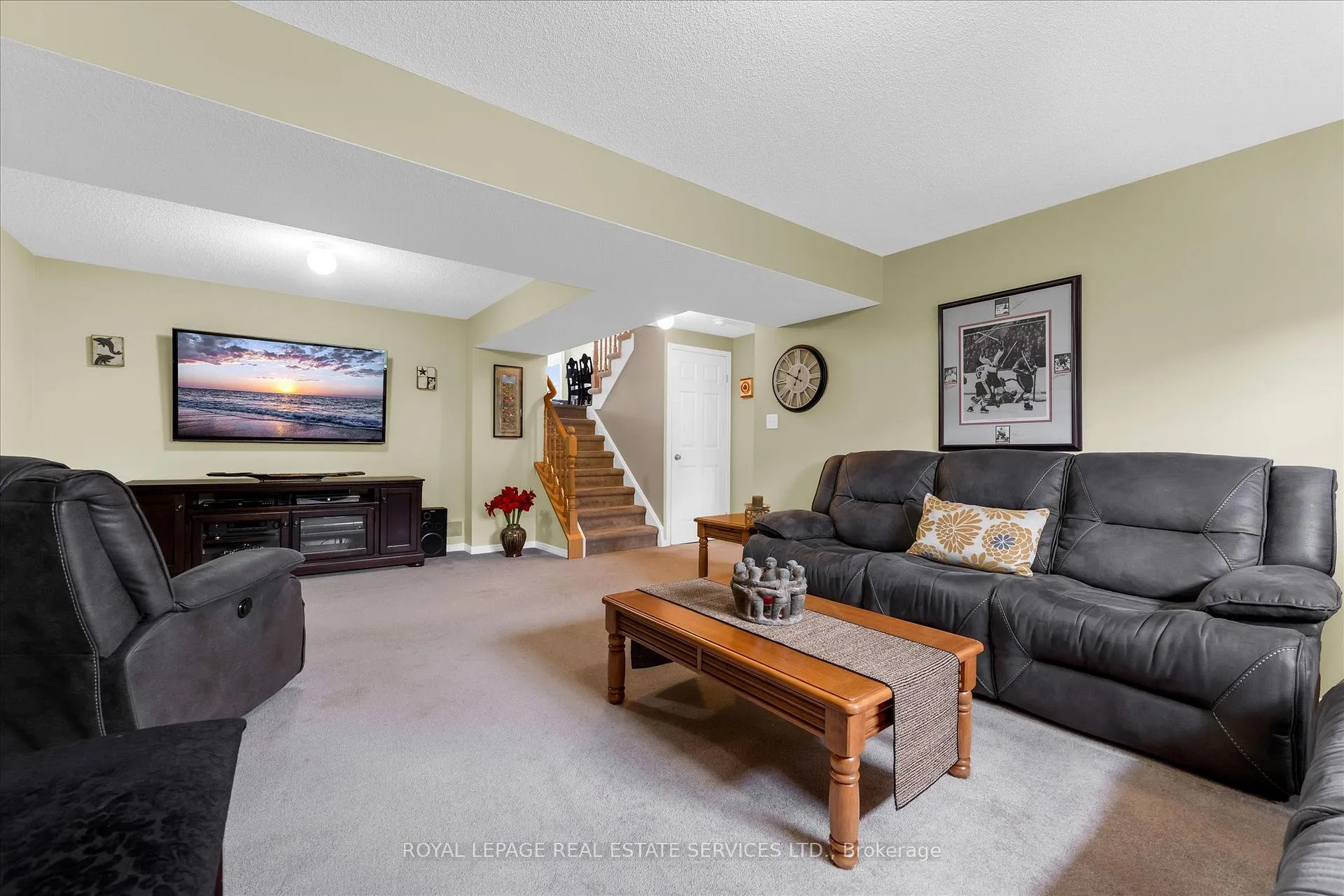 Photo 21 of 67 Loneoak Crescent, Hamilton, Stoney Creek Mountain — HOMEH