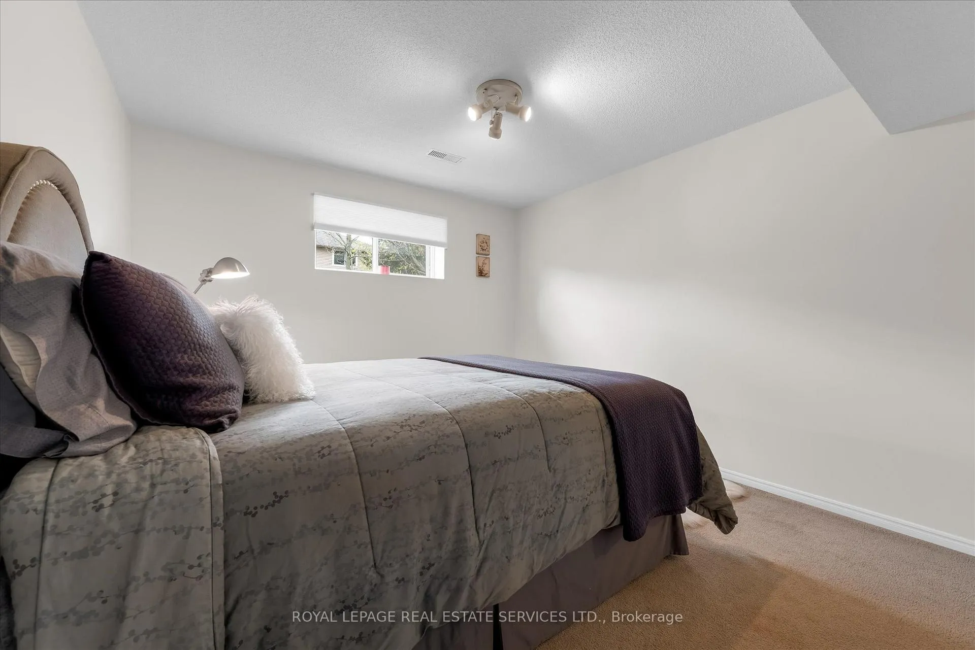 Photo 23 of 67 Loneoak Crescent, Hamilton, Stoney Creek Mountain — HOMEH