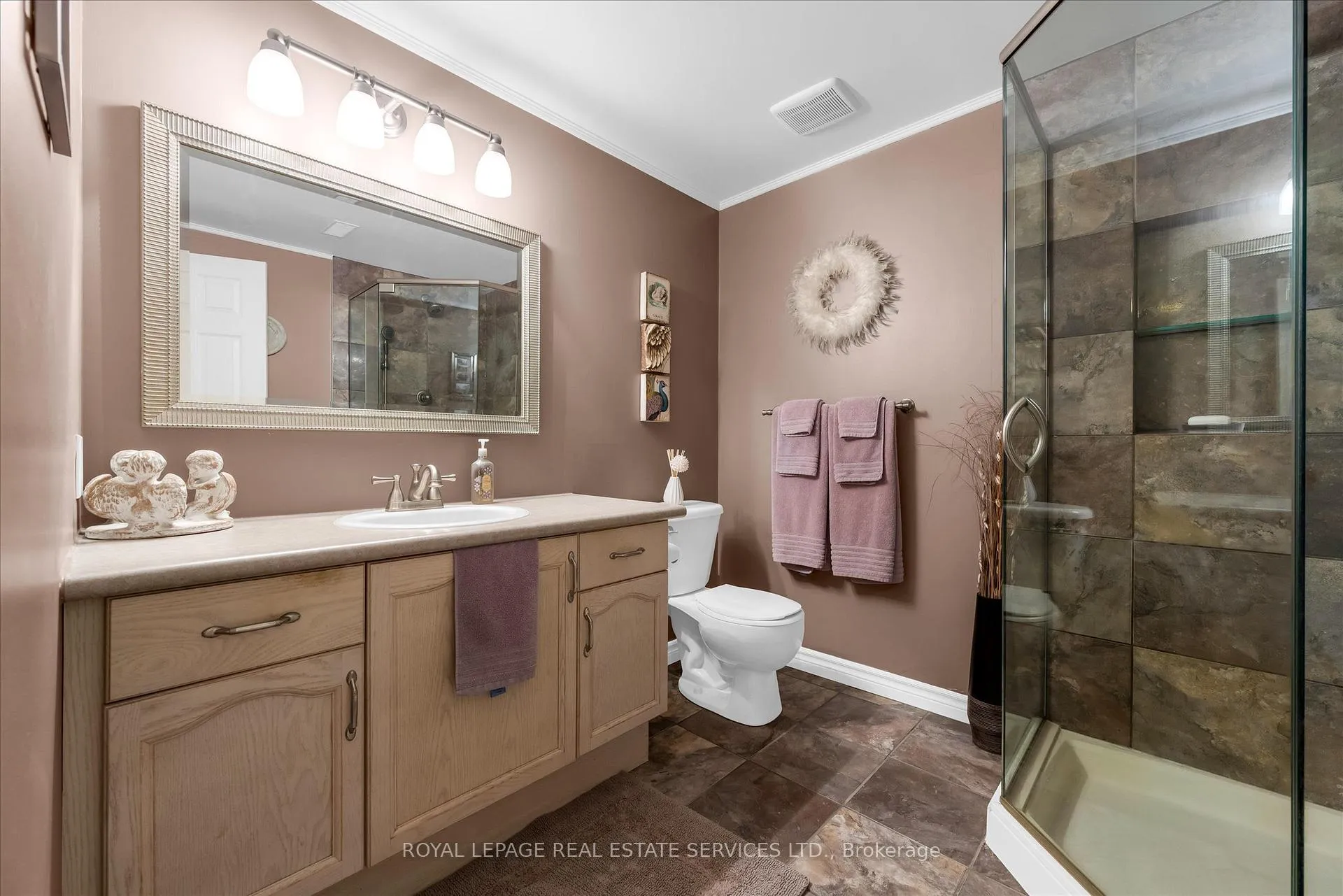 Photo 24 of 67 Loneoak Crescent, Hamilton, Stoney Creek Mountain — HOMEH