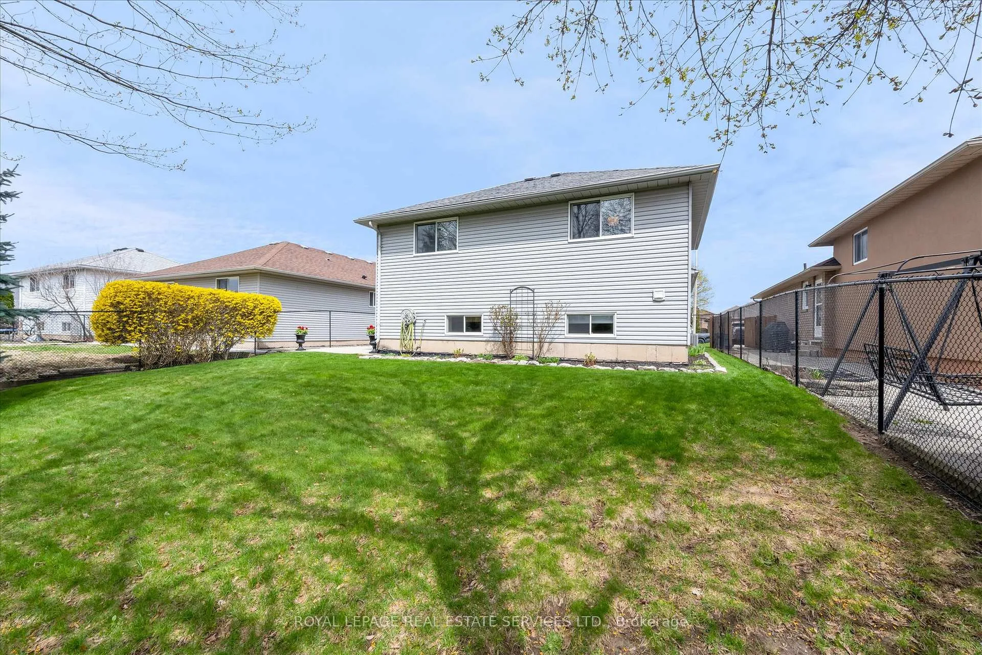 Photo 30 of 67 Loneoak Crescent, Hamilton, Stoney Creek Mountain — HOMEH