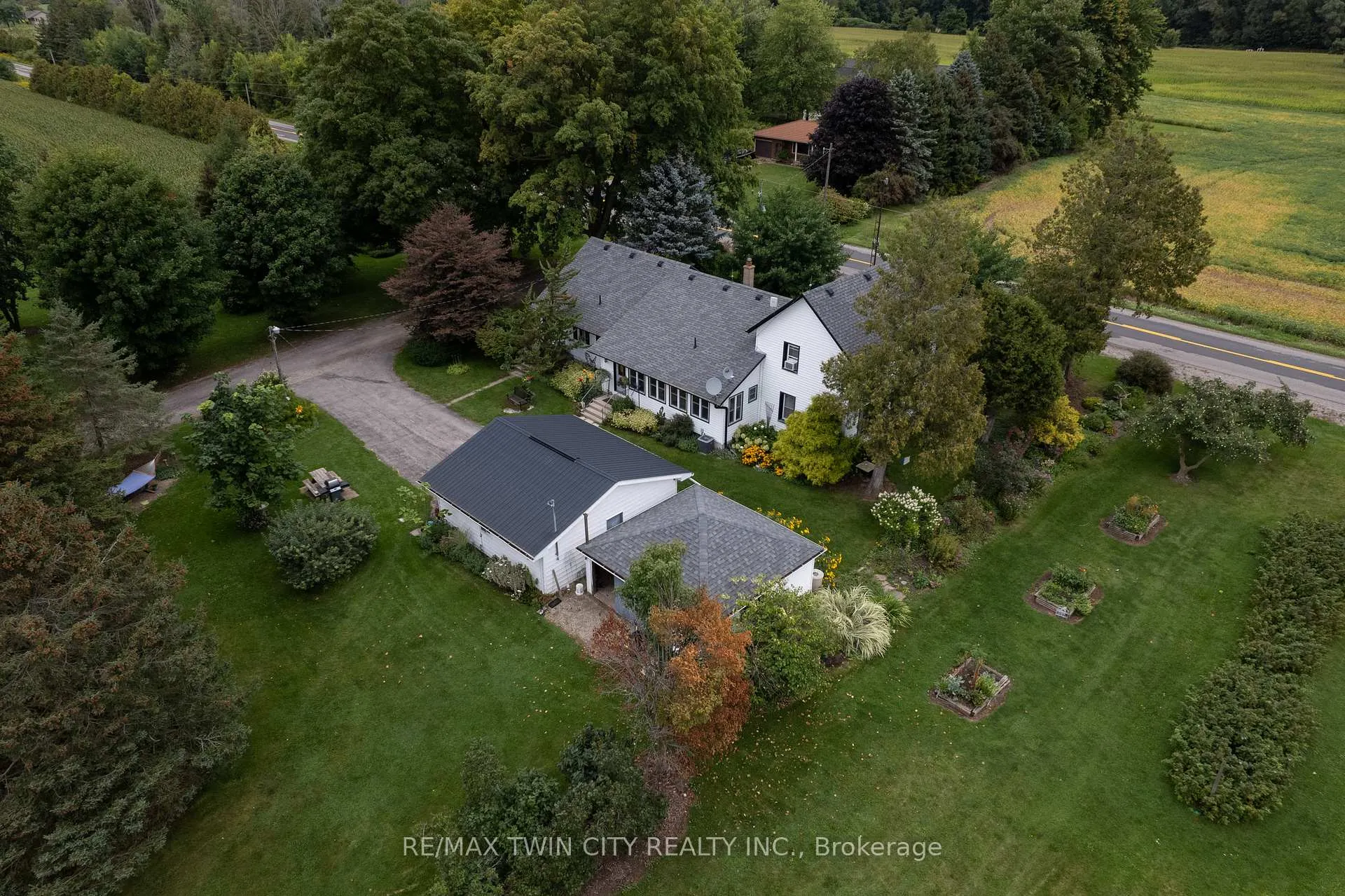 Photo 4 of 331 Middle Townline Road, Brant, Burford — HOMEH