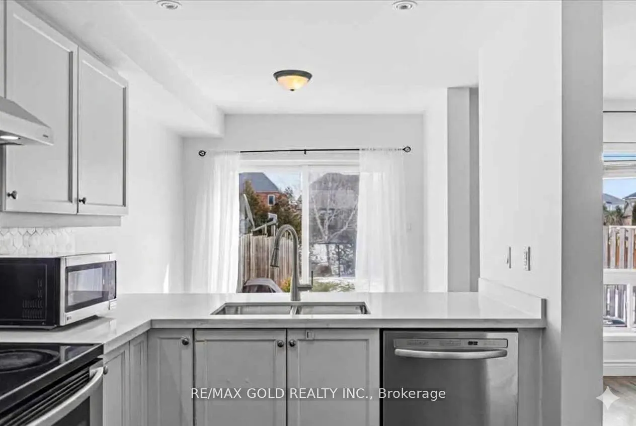 Photo 5 of 51 Bradley Avenue, Hamilton, Binbrook — HOMEH