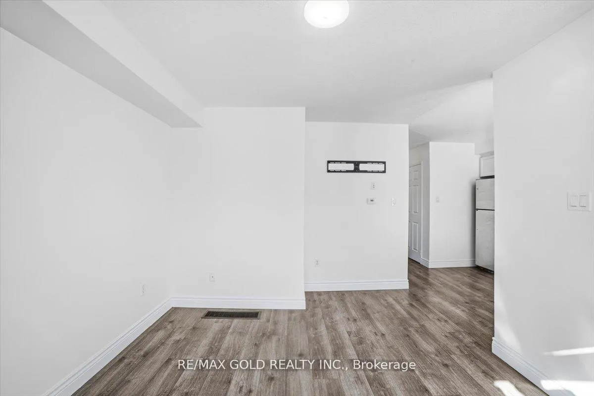 Photo 8 of 51 Bradley Avenue, Hamilton, Binbrook — HOMEH