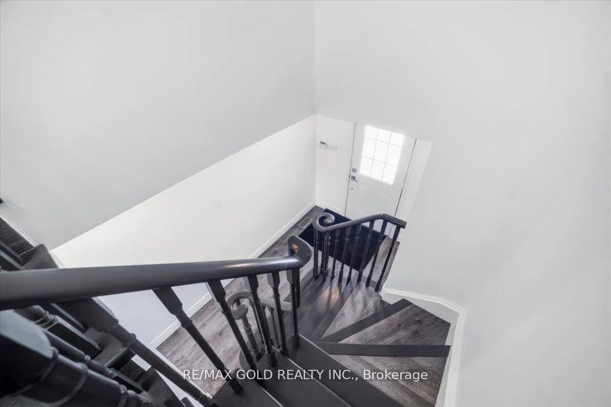 Photo 12 of 51 Bradley Avenue, Hamilton, Binbrook — HOMEH