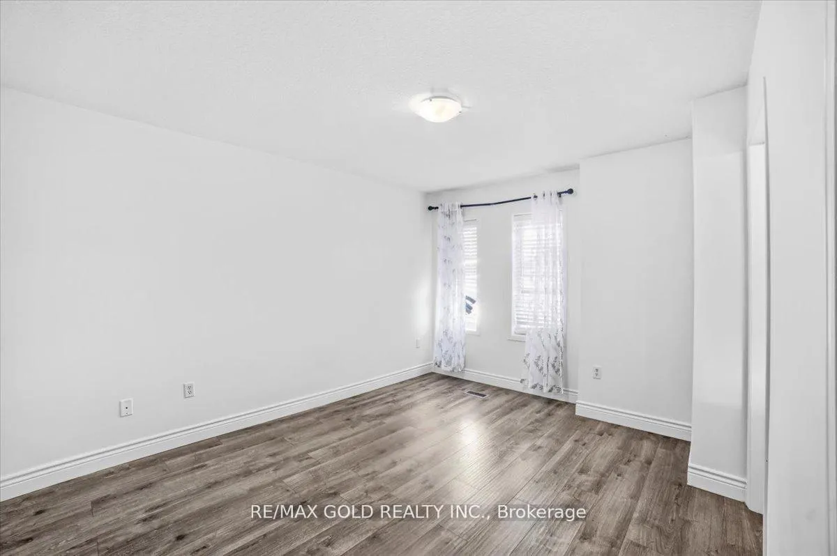 Photo 13 of 51 Bradley Avenue, Hamilton, Binbrook — HOMEH