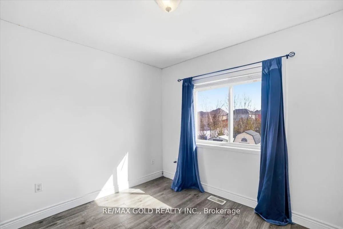 Photo 16 of 51 Bradley Avenue, Hamilton, Binbrook — HOMEH