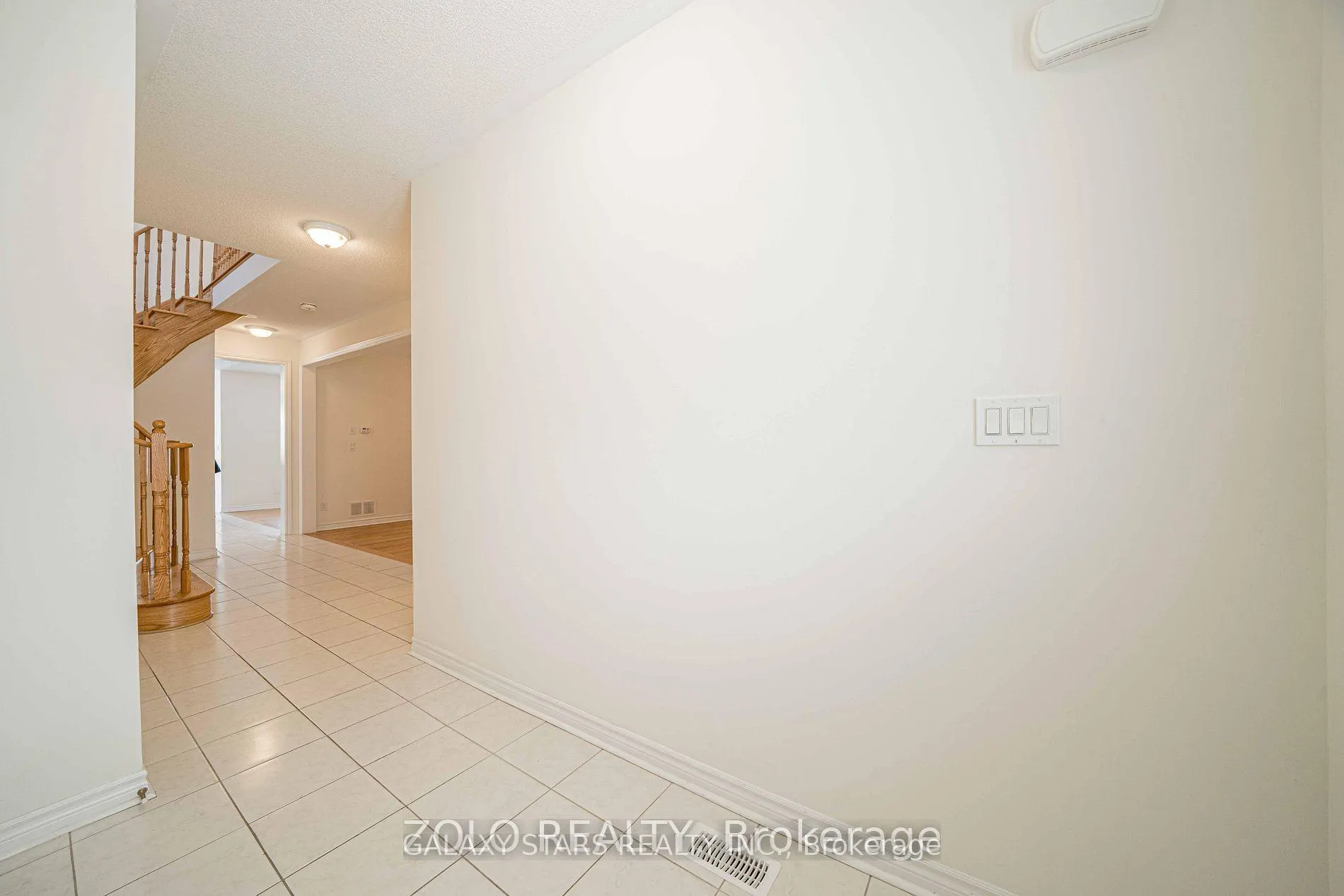 Photo 5 of Unit Upper Floor, 1869 Castlepoint Drive, Oshawa, Taunton — HOMEH