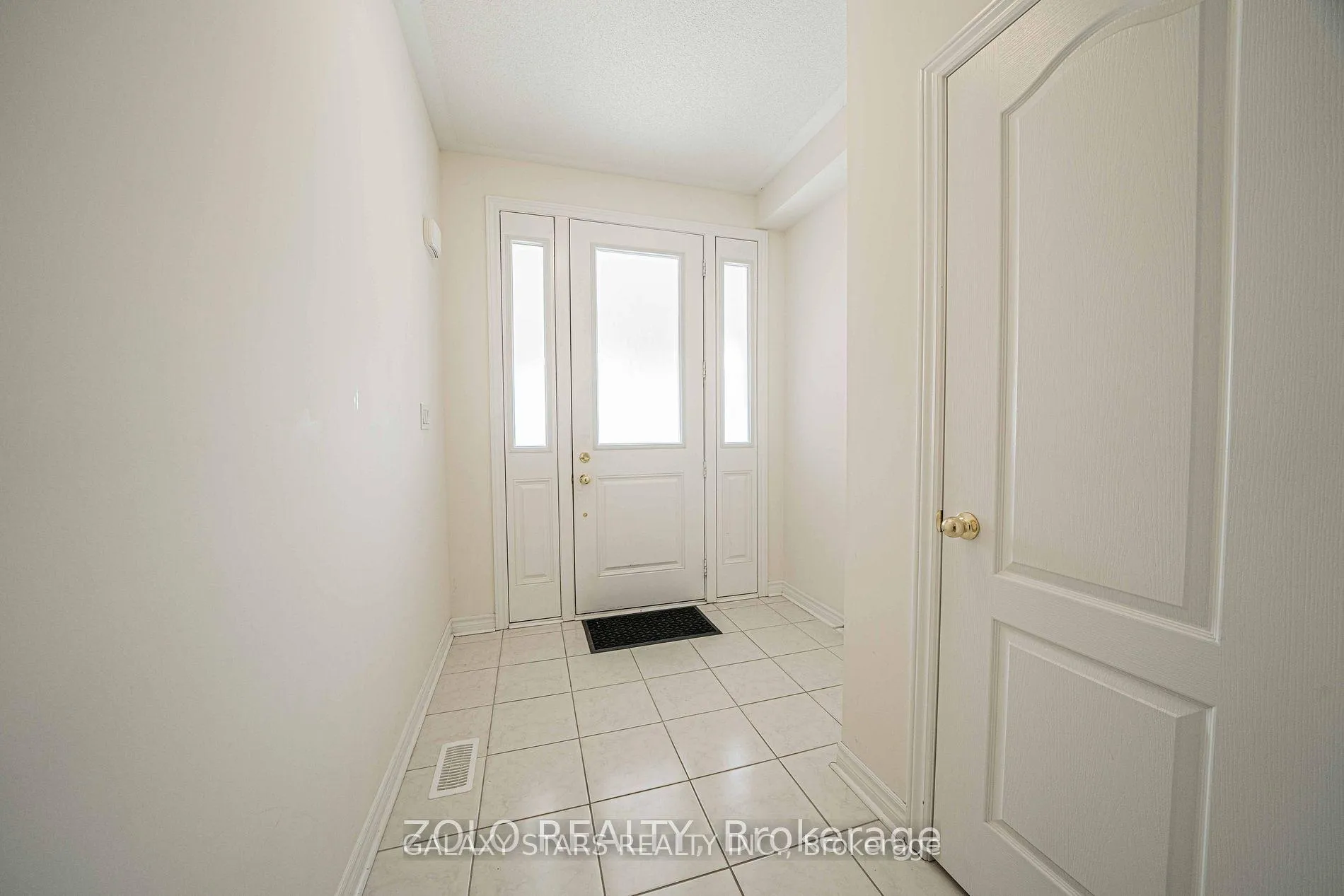 Photo 6 of Unit Upper Floor, 1869 Castlepoint Drive, Oshawa, Taunton — HOMEH