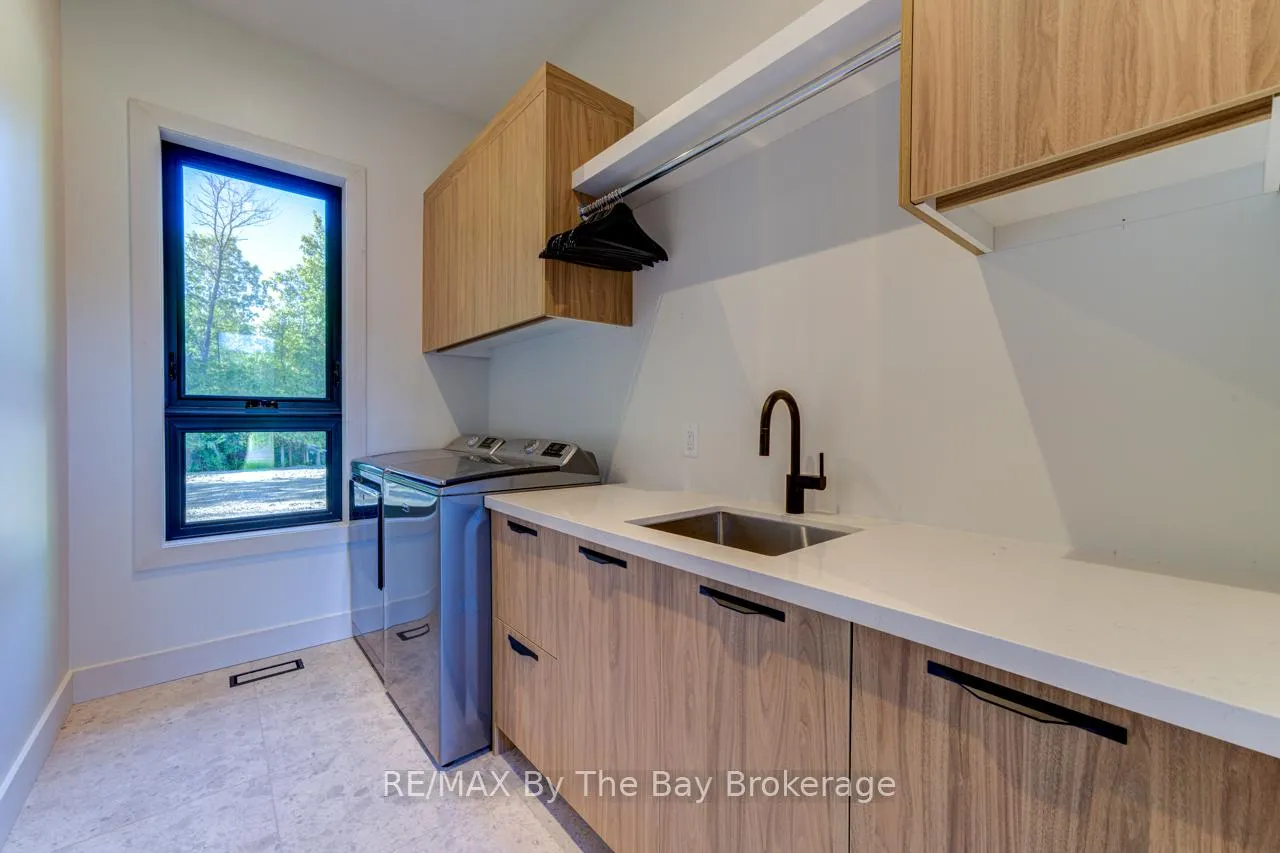 Photo 5 of 49 Broadview Street, Collingwood — HOMEH