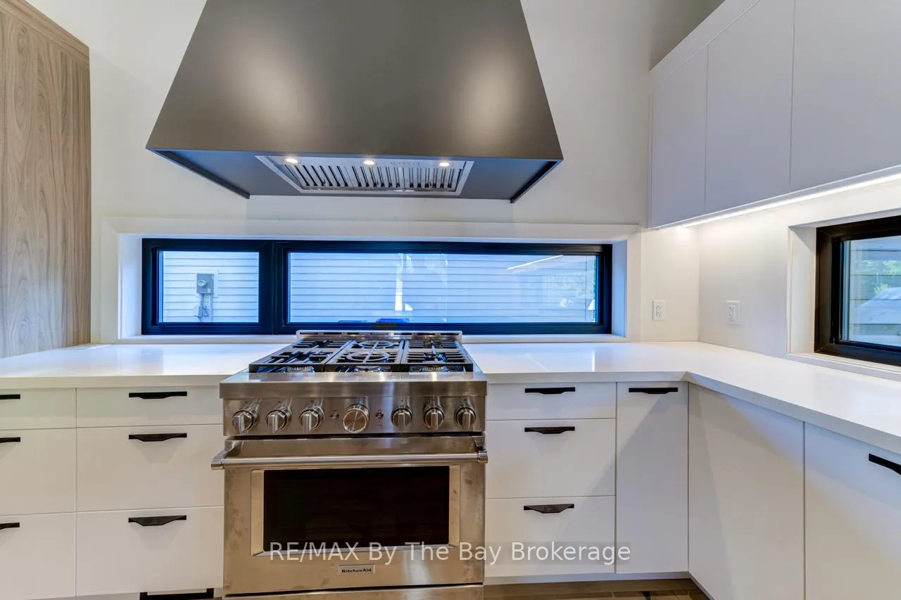 Photo 10 of 49 Broadview Street, Collingwood — HOMEH