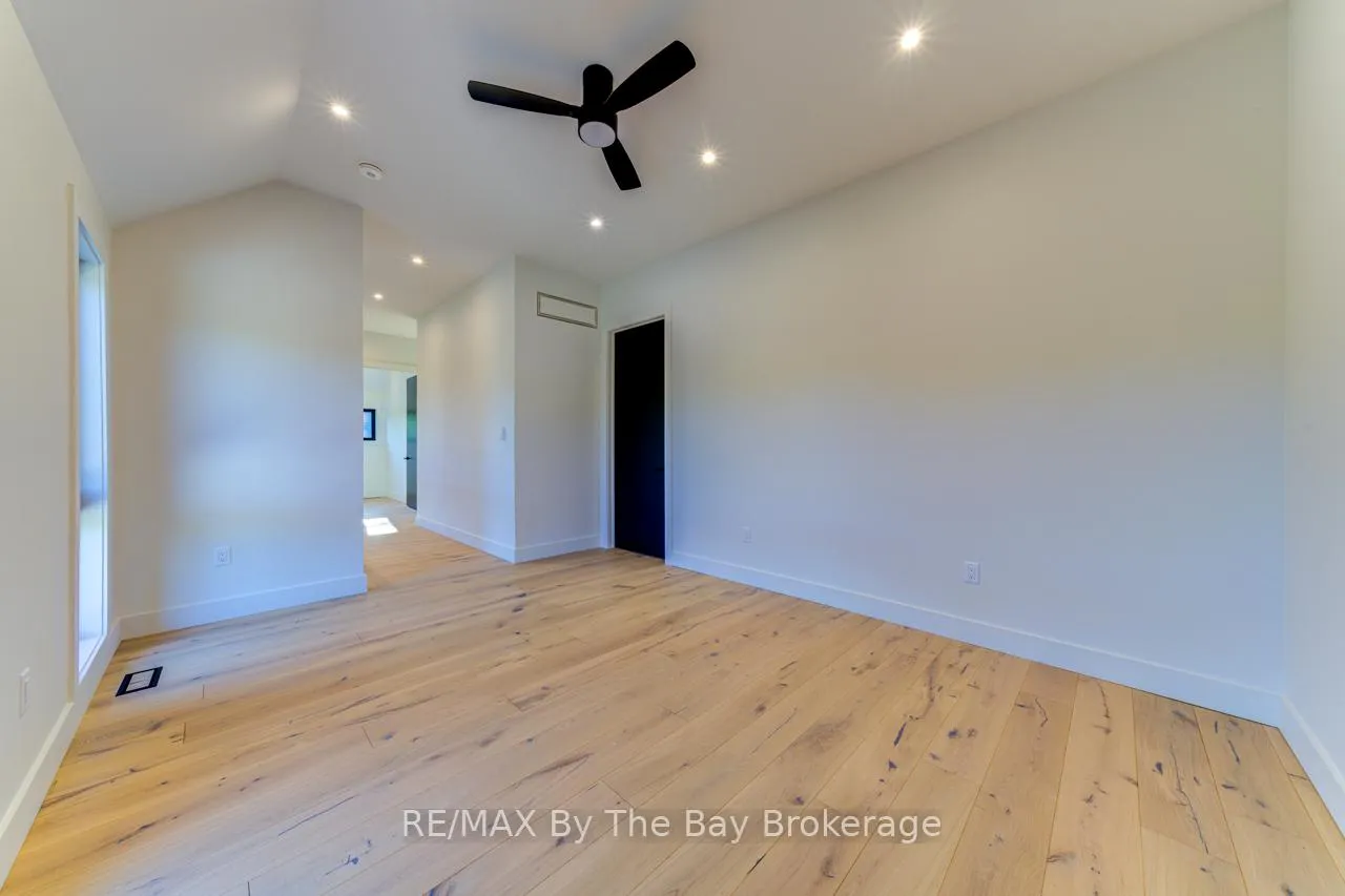 Photo 24 of 49 Broadview Street, Collingwood — HOMEH