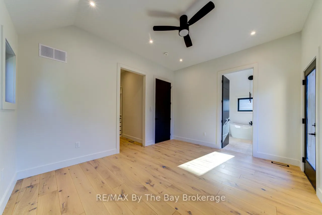 Photo 31 of 49 Broadview Street, Collingwood — HOMEH