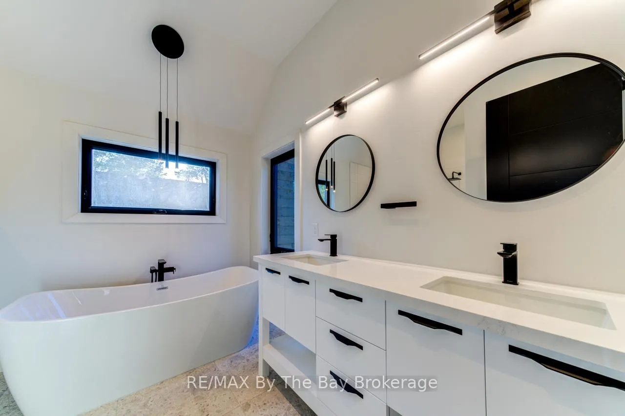 Photo 35 of 49 Broadview Street, Collingwood — HOMEH