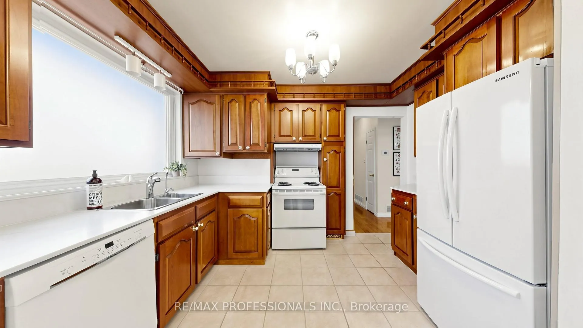 Photo 7 of 117 Mercury Road, Etobicoke, West Humber-Clairville — HOMEH