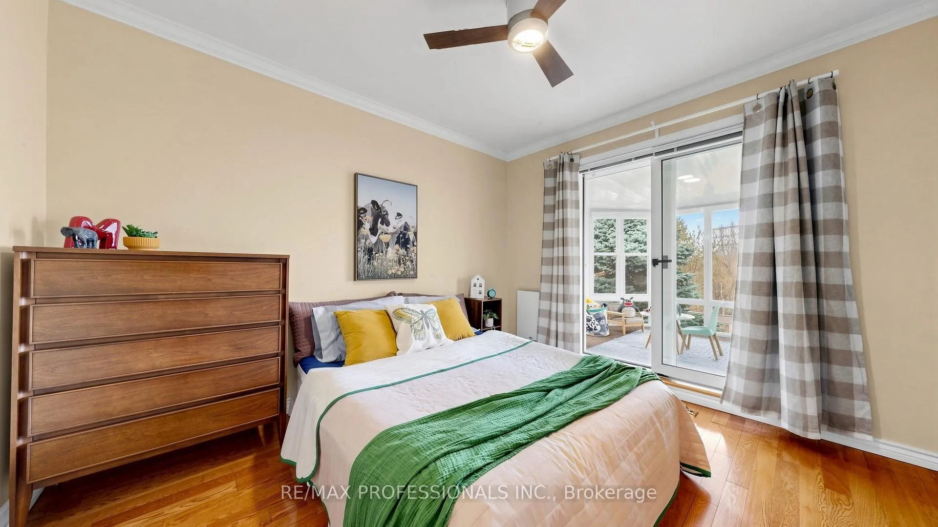 Photo 10 of 117 Mercury Road, Etobicoke, West Humber-Clairville — HOMEH