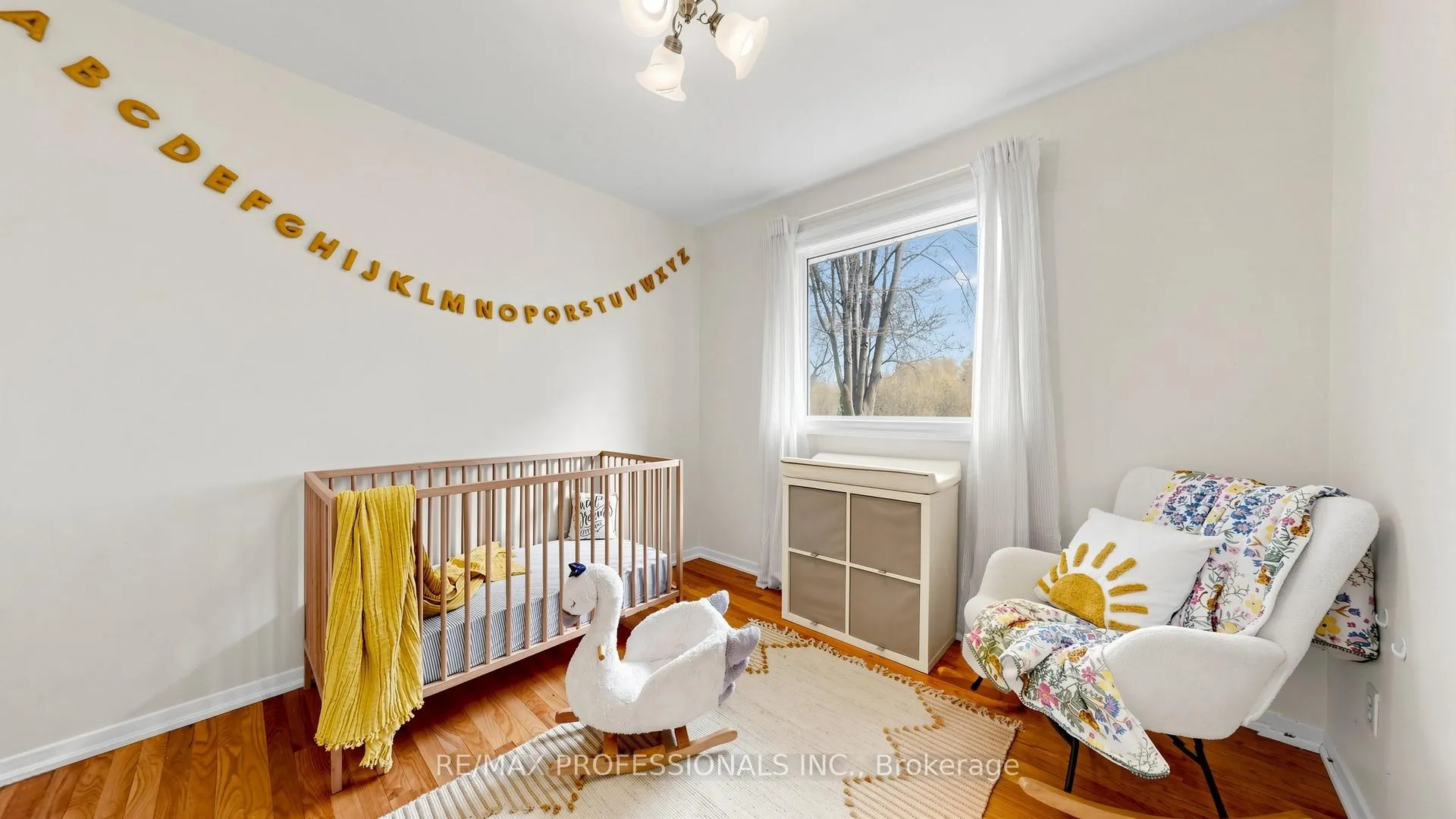 Photo 11 of 117 Mercury Road, Etobicoke, West Humber-Clairville — HOMEH