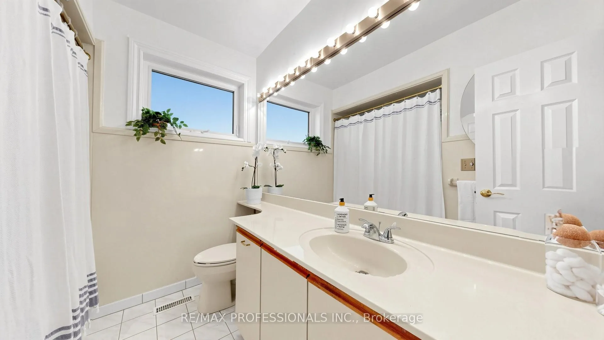 Photo 13 of 117 Mercury Road, Etobicoke, West Humber-Clairville — HOMEH