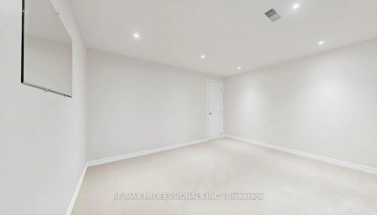 Photo 20 of 117 Mercury Road, Etobicoke, West Humber-Clairville — HOMEH