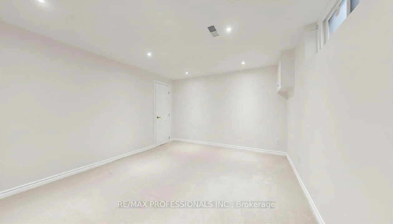 Photo 21 of 117 Mercury Road, Etobicoke, West Humber-Clairville — HOMEH