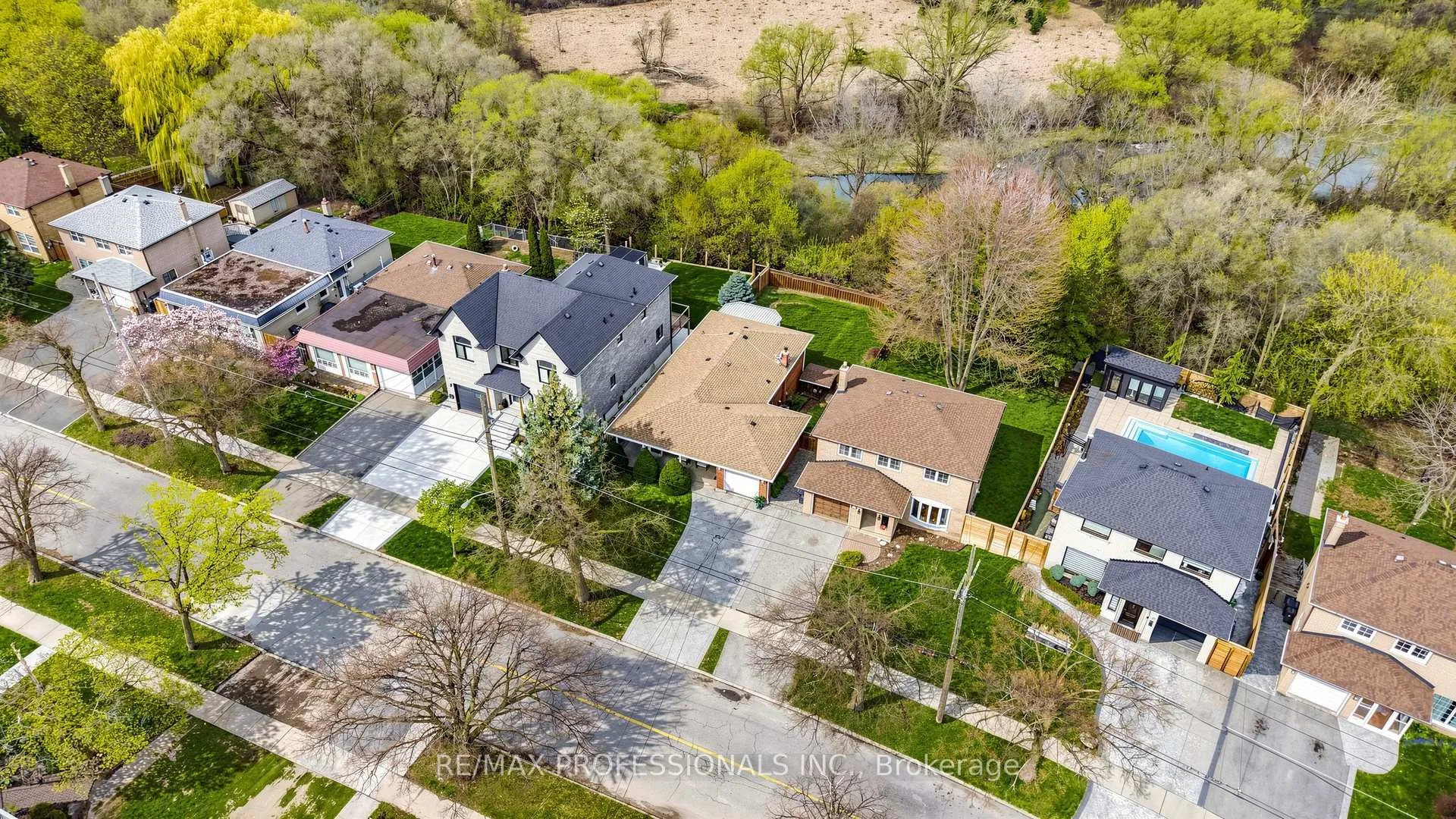 Photo 29 of 117 Mercury Road, Etobicoke, West Humber-Clairville — HOMEH