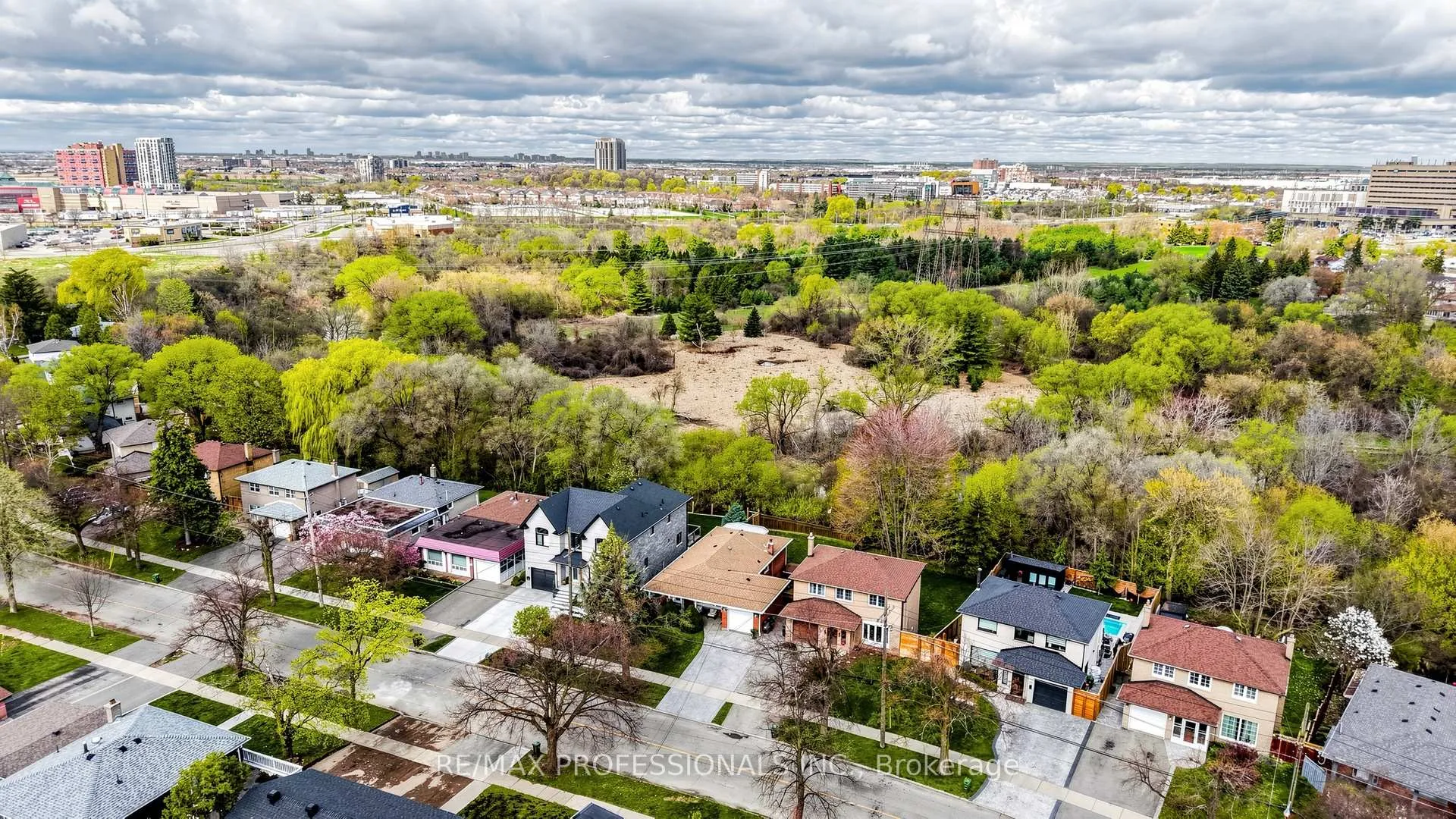 Photo 30 of 117 Mercury Road, Etobicoke, West Humber-Clairville — HOMEH