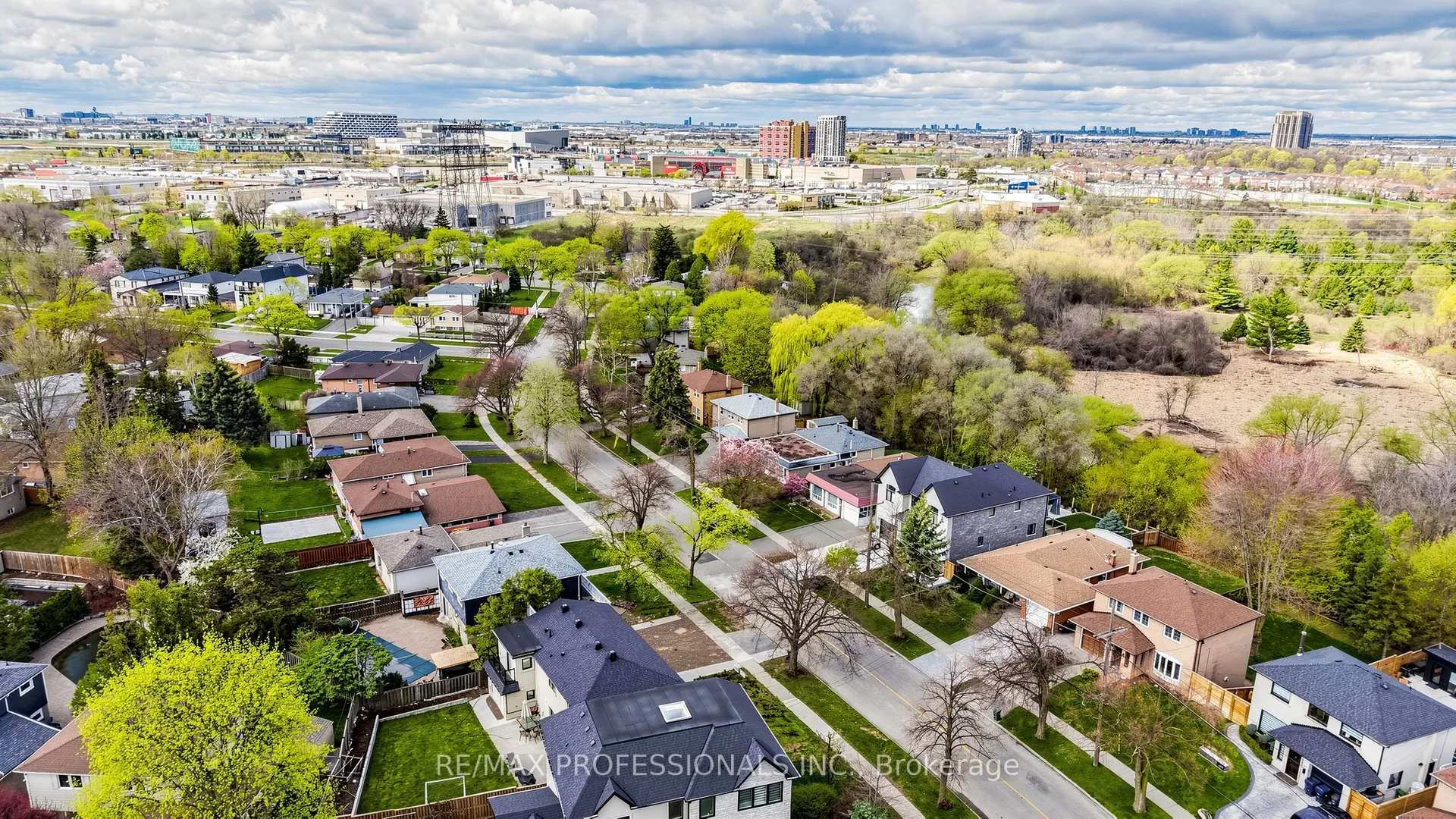 Photo 33 of 117 Mercury Road, Etobicoke, West Humber-Clairville — HOMEH