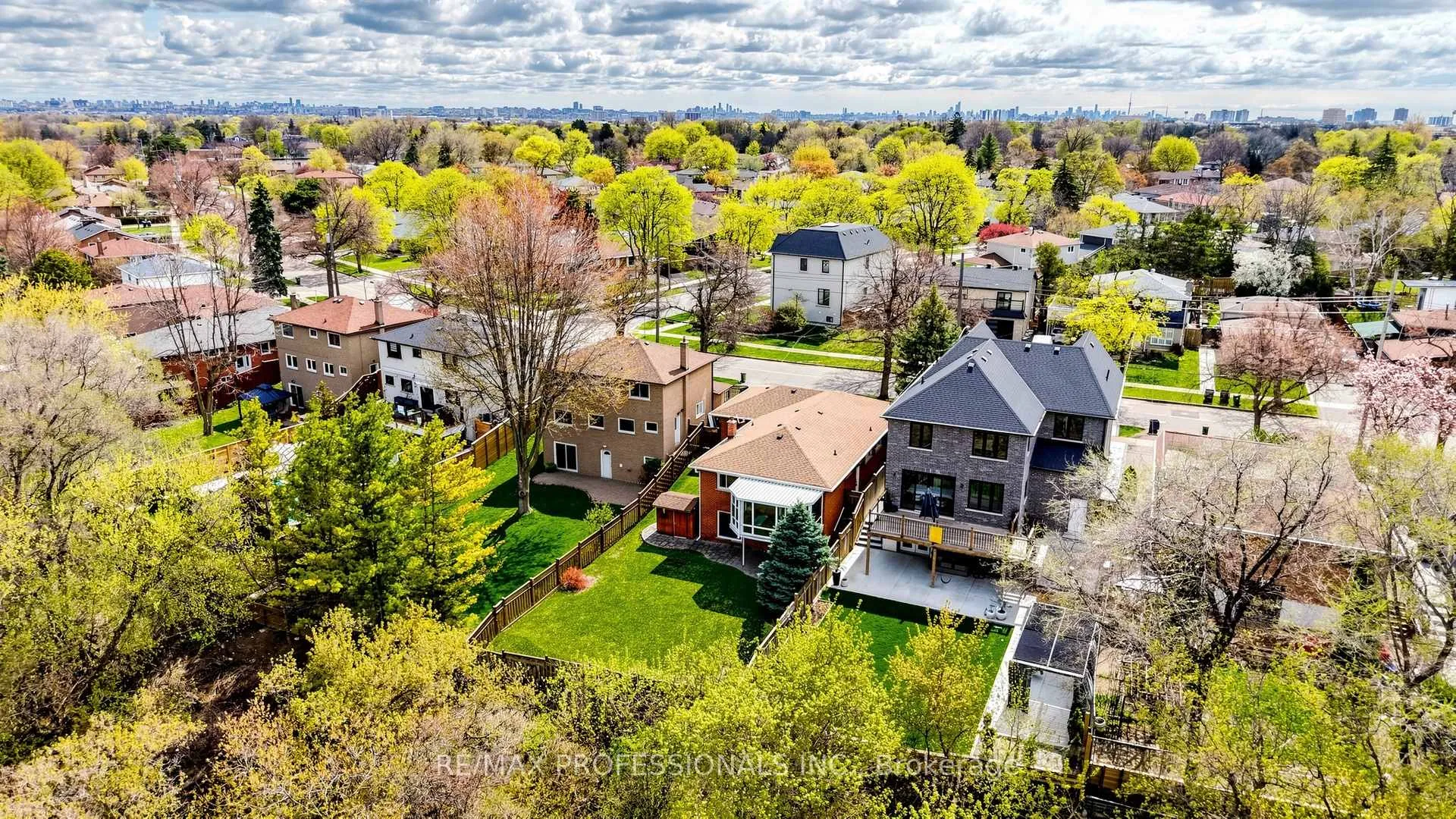 Photo 34 of 117 Mercury Road, Etobicoke, West Humber-Clairville — HOMEH