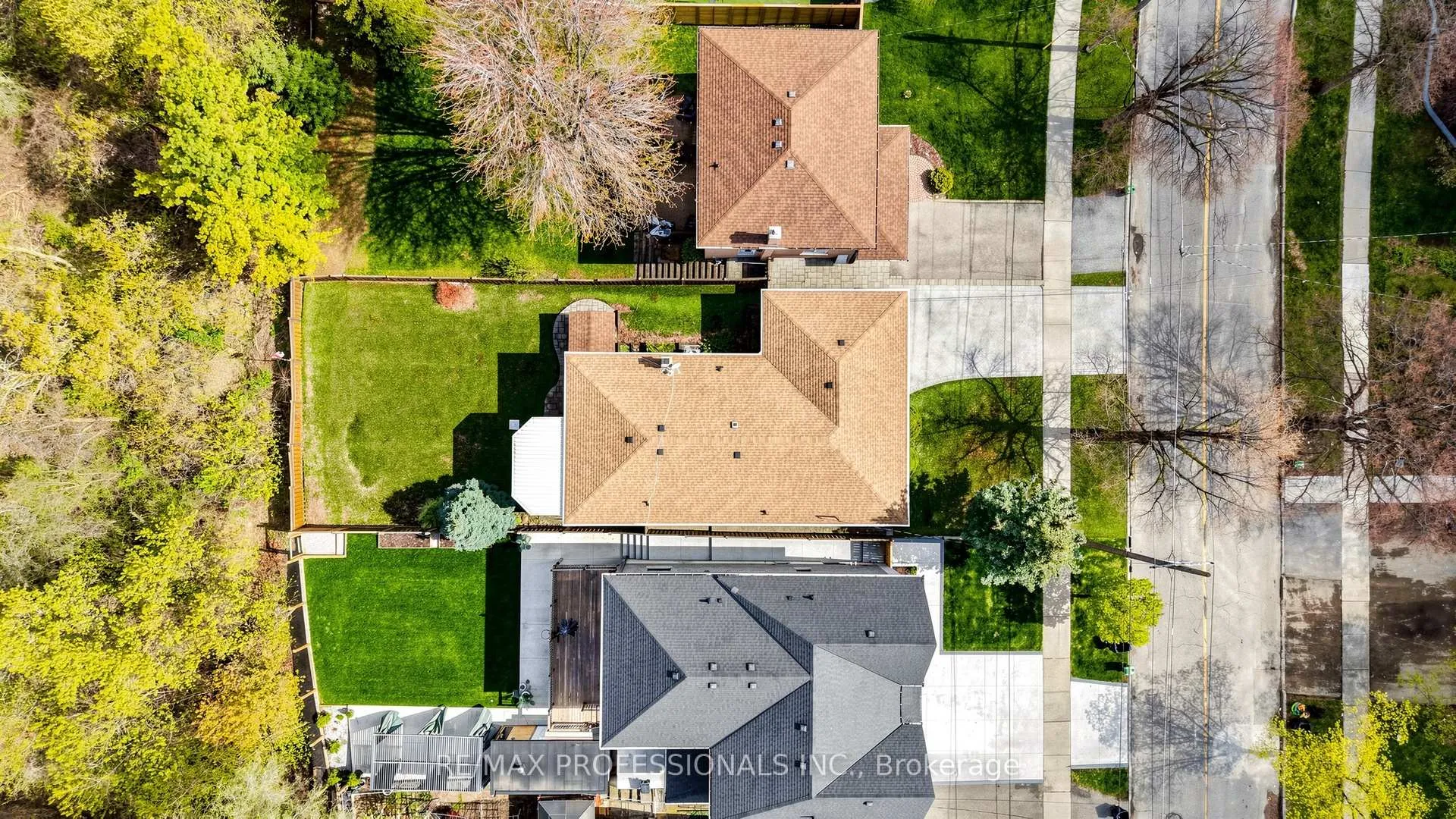 Photo 35 of 117 Mercury Road, Etobicoke, West Humber-Clairville — HOMEH