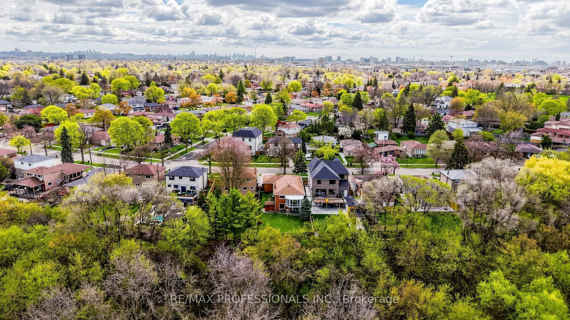 Photo 37 of 117 Mercury Road, Etobicoke, West Humber-Clairville — HOMEH