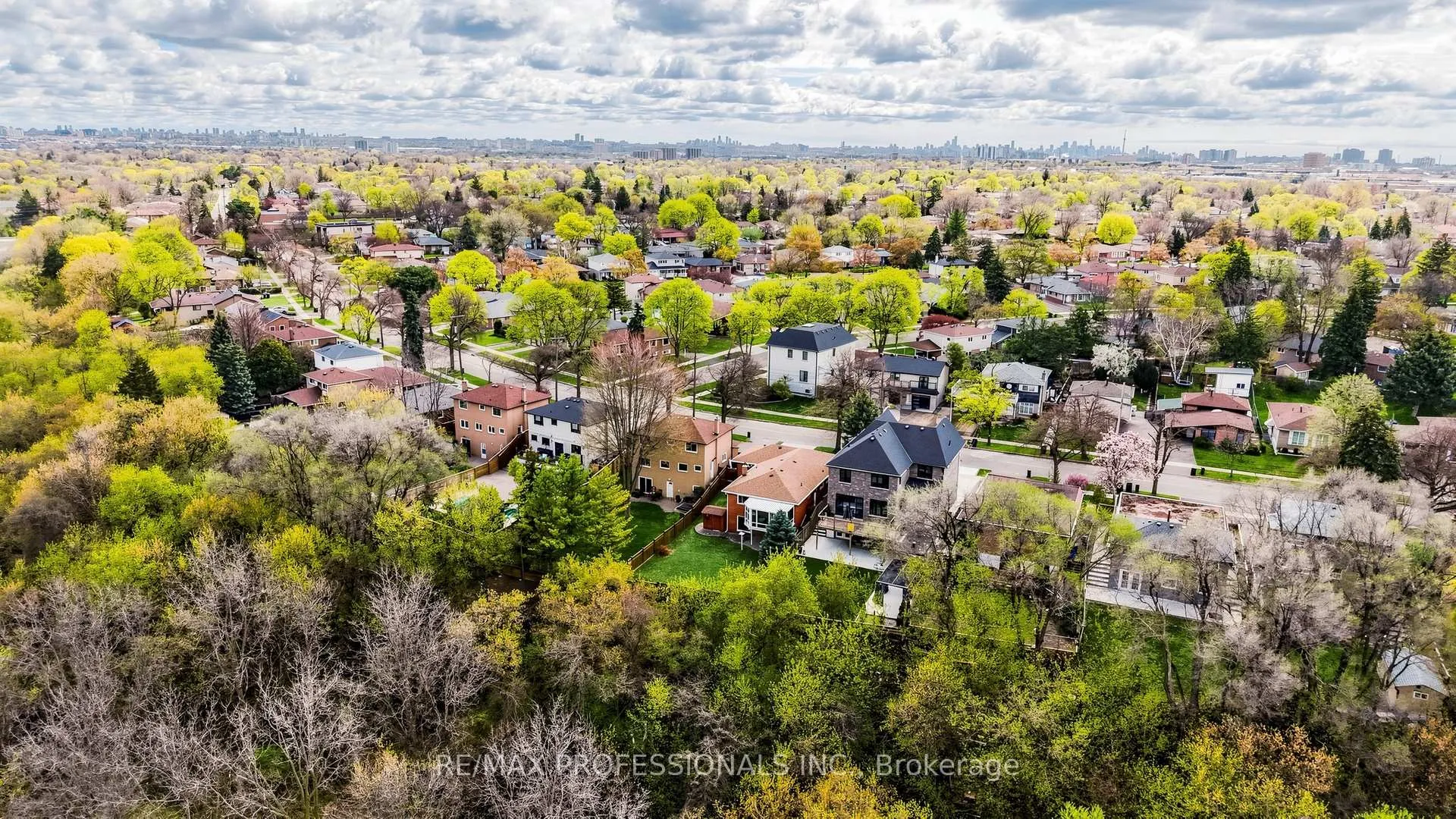 Photo 38 of 117 Mercury Road, Etobicoke, West Humber-Clairville — HOMEH