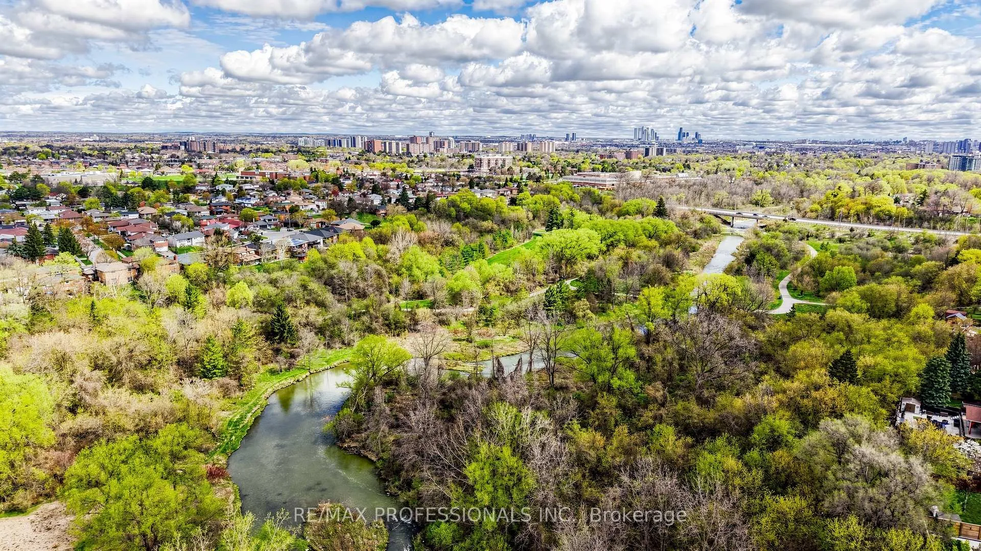 Photo 39 of 117 Mercury Road, Etobicoke, West Humber-Clairville — HOMEH