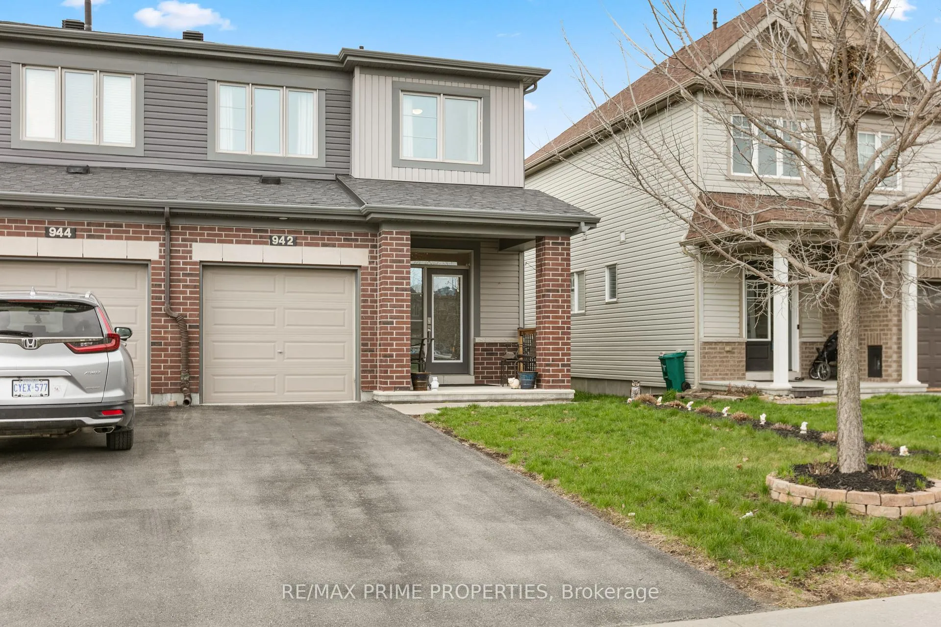 Front of 942 Kilbirnie Drive