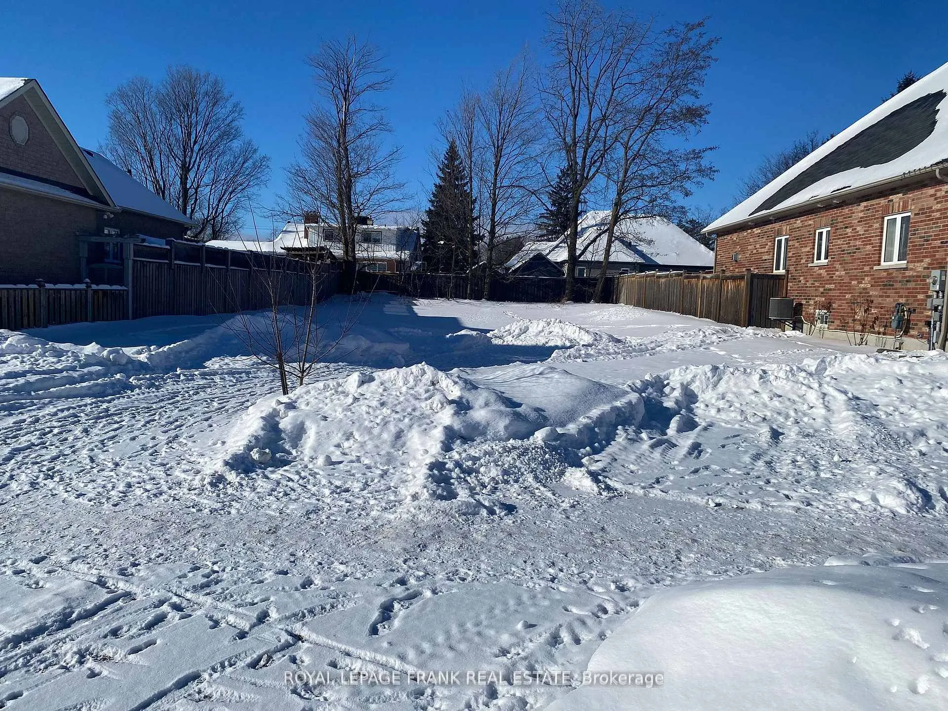 Photo 2 of 23 Corvinelli Street, Whitby, Brooklin — HOMEH
