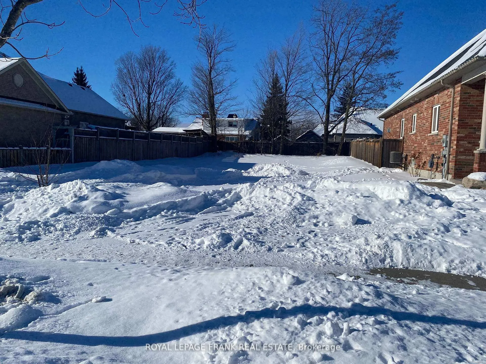 Photo 3 of 23 Corvinelli Street, Whitby, Brooklin — HOMEH