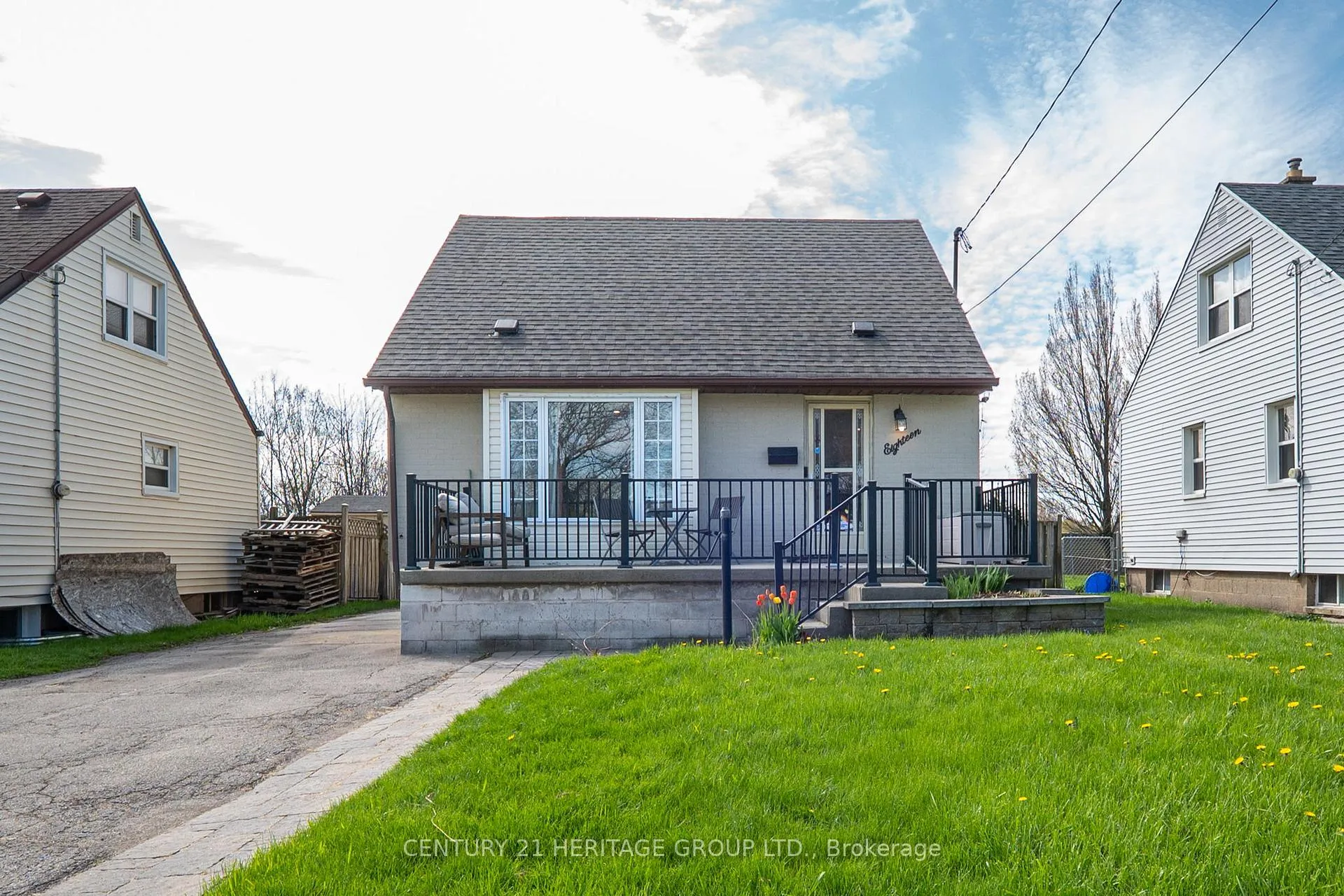 Photo 2 of 18 Armstrong Avenue, Hamilton, McQuesten — HOMEH