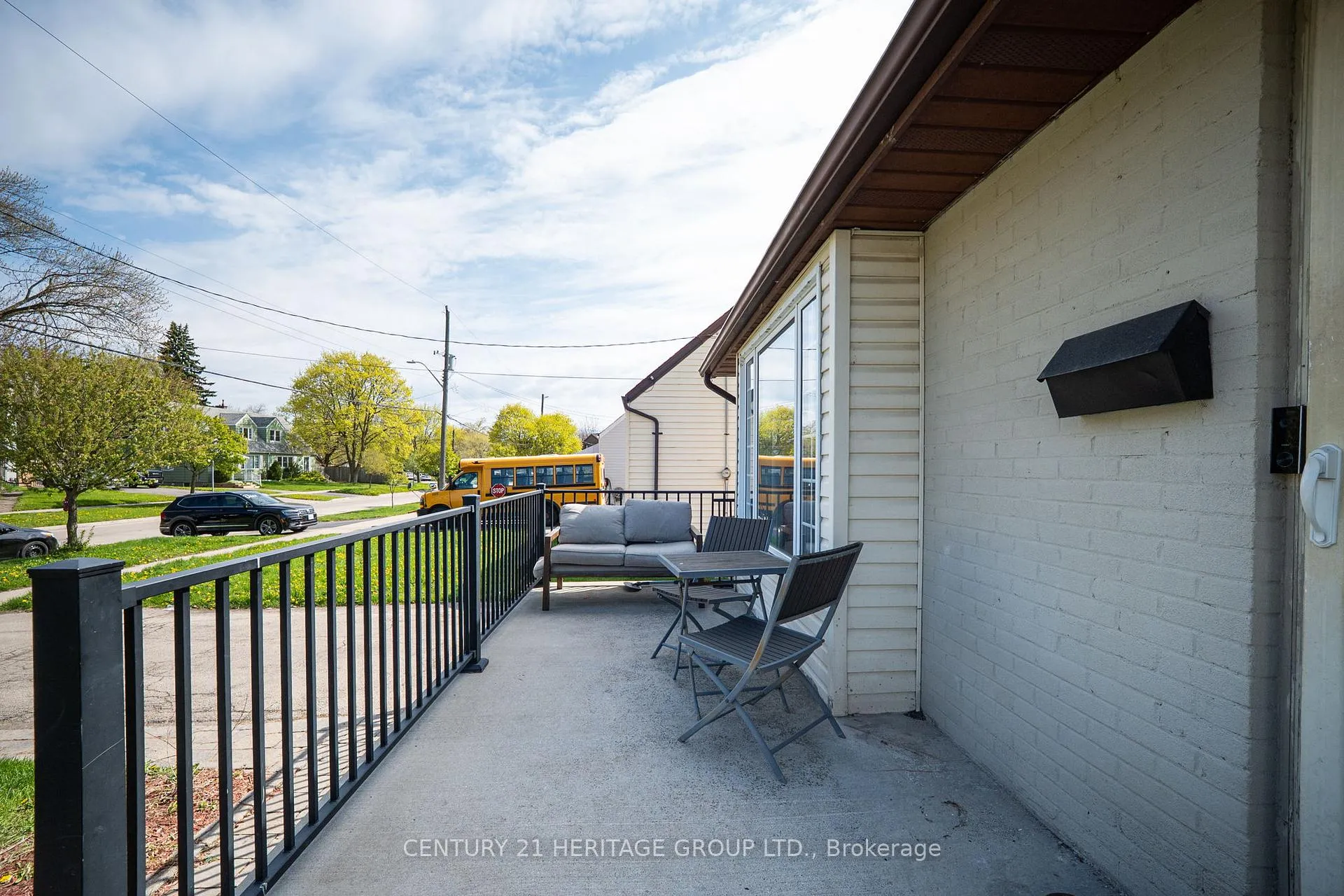 Photo 3 of 18 Armstrong Avenue, Hamilton, McQuesten — HOMEH