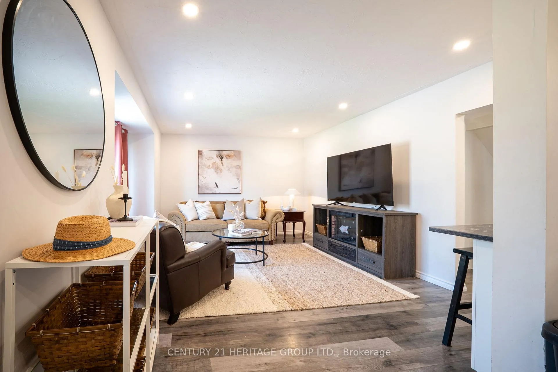 Photo 5 of 18 Armstrong Avenue, Hamilton, McQuesten — HOMEH