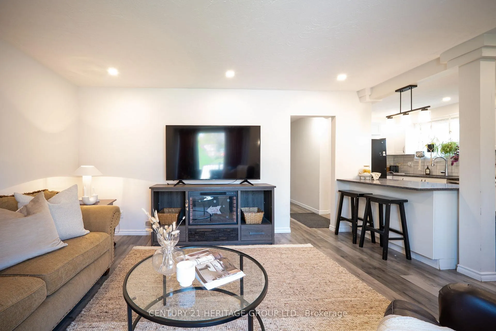Photo 11 of 18 Armstrong Avenue, Hamilton, McQuesten — HOMEH