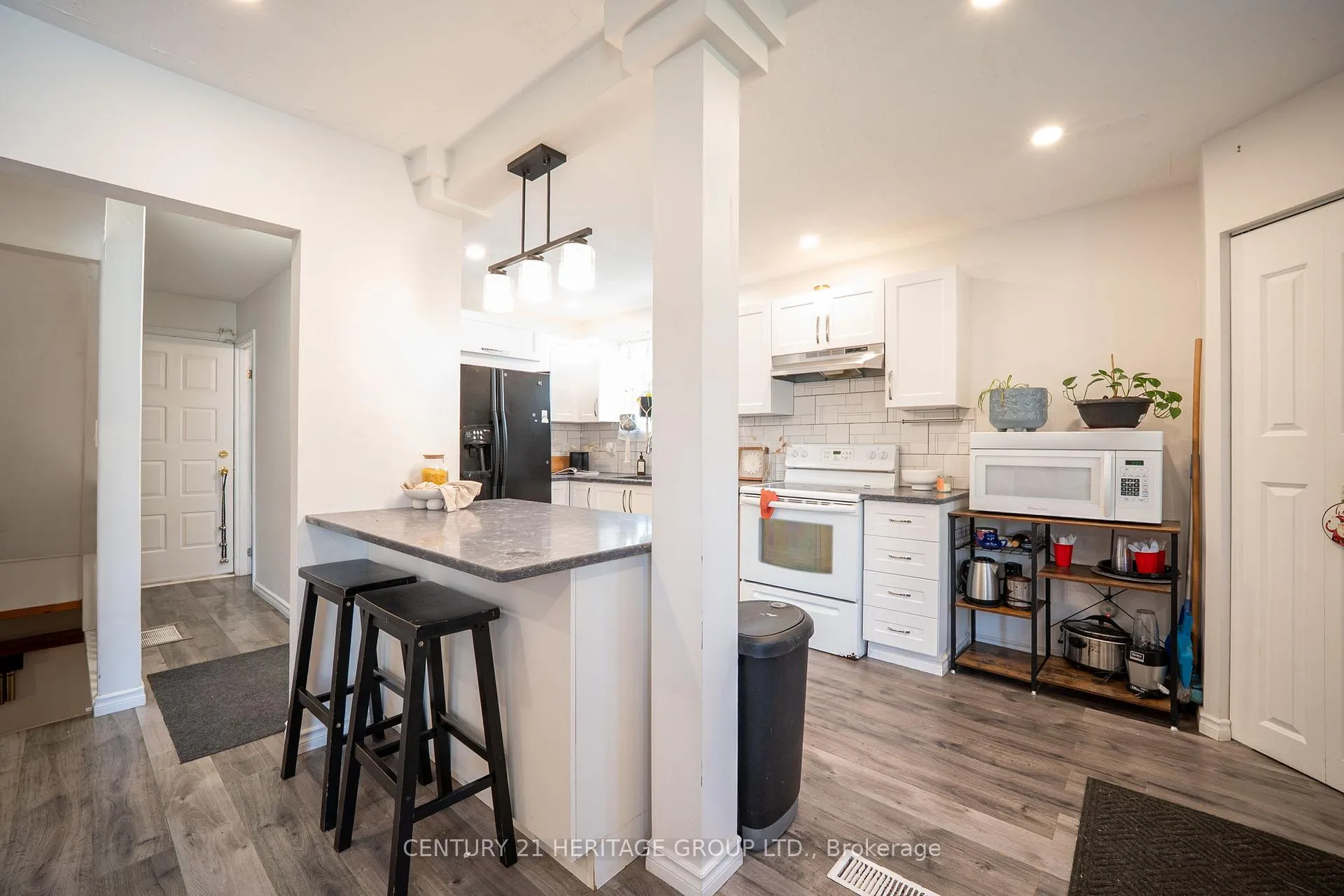 Photo 13 of 18 Armstrong Avenue, Hamilton, McQuesten — HOMEH
