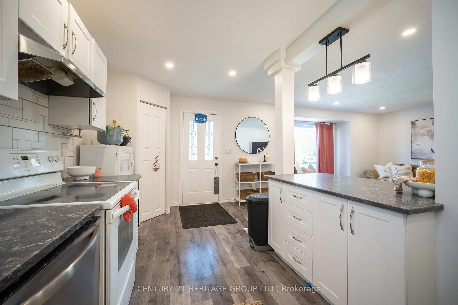 Photo 15 of 18 Armstrong Avenue, Hamilton, McQuesten — HOMEH